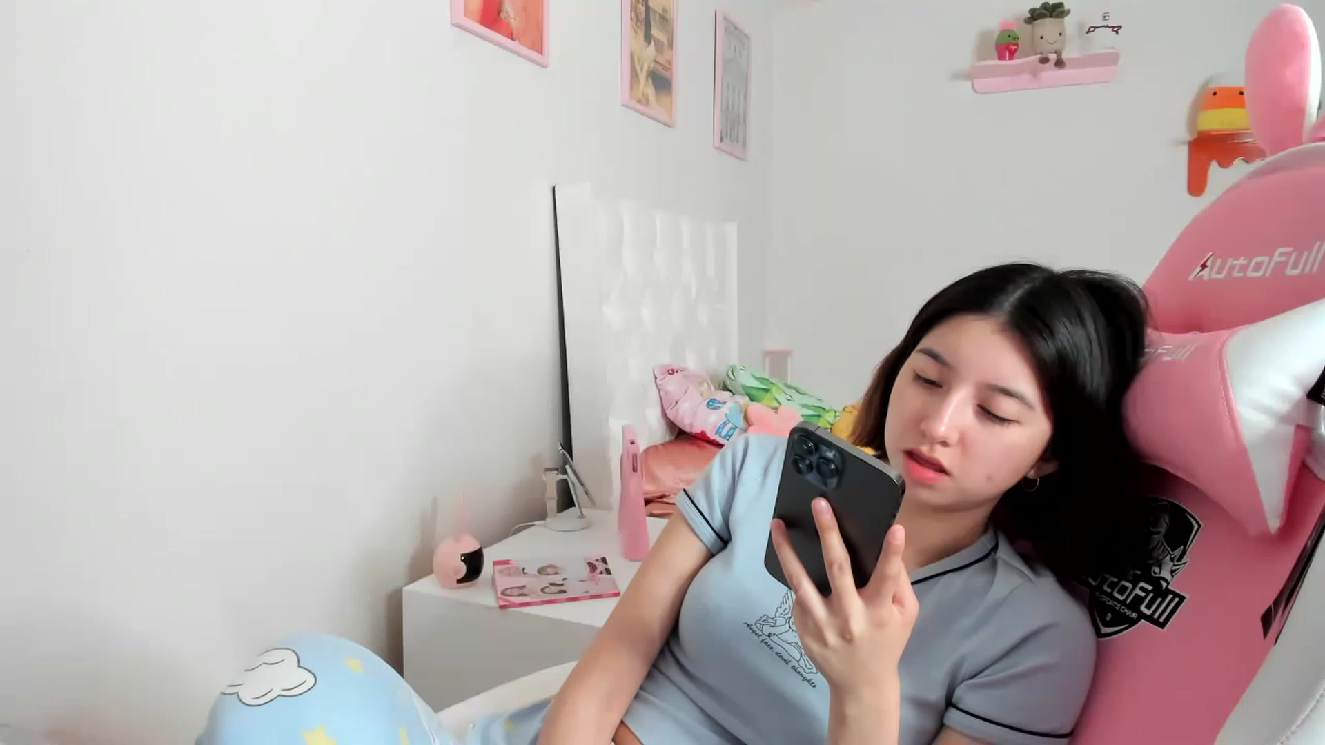 Gallery image thumbnail from Cherrycute666's myfreecams stream on, 04/14/2023, 15:53 image 1 of 20