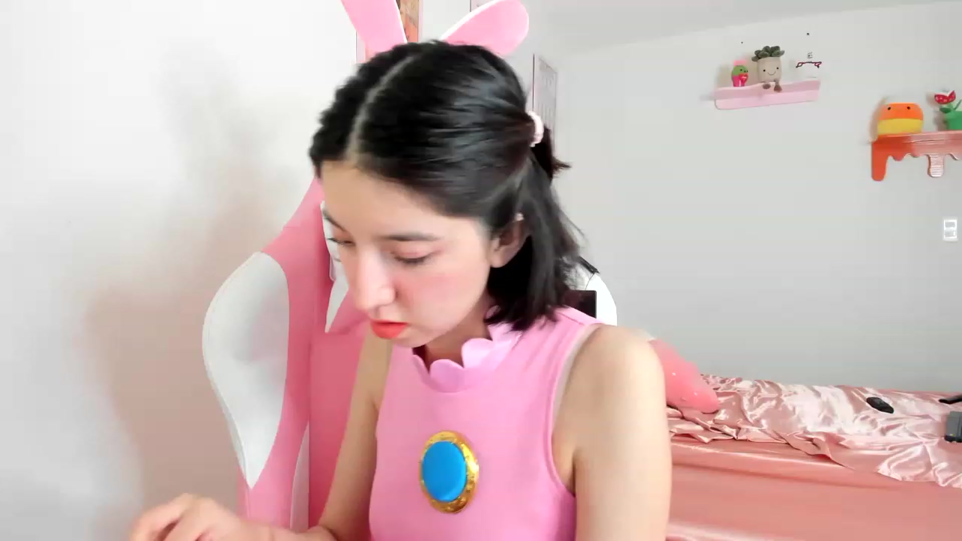 Gallery image thumbnail from Cherrycute666's myfreecams stream on, 04/14/2023, 18:22 image 15 of 20