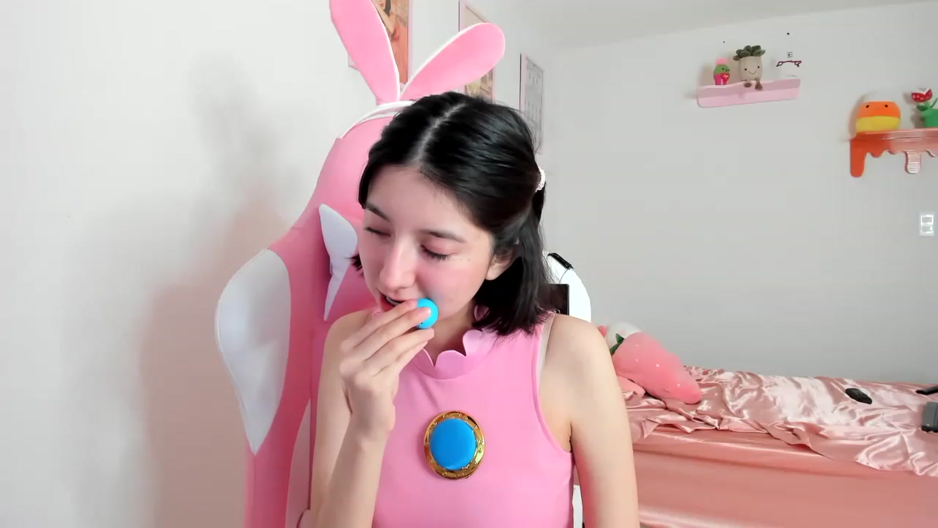 Gallery image thumbnail from Cherrycute666's myfreecams stream on, 04/14/2023, 18:22 image 18 of 20