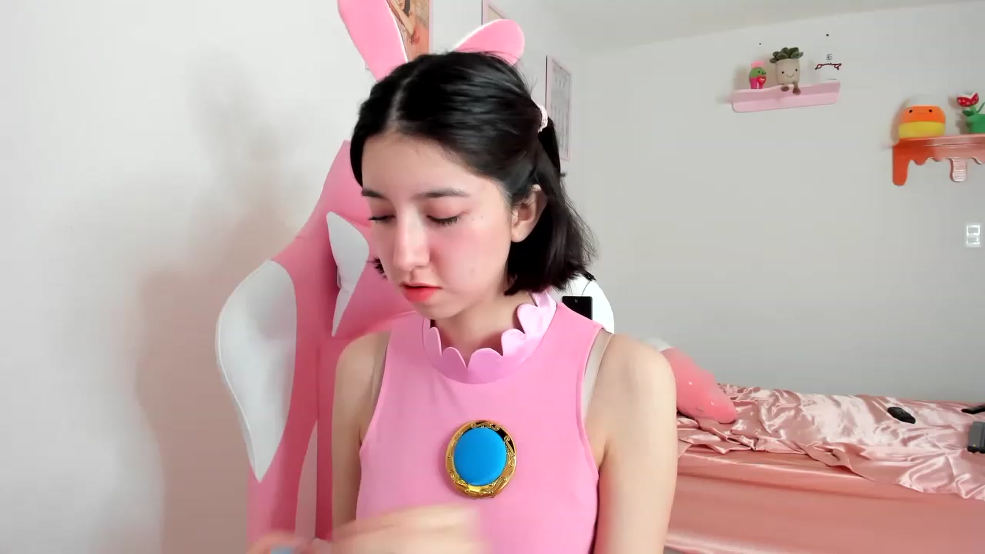 Gallery image thumbnail from Cherrycute666's myfreecams stream on, 04/14/2023, 18:22 image 17 of 20