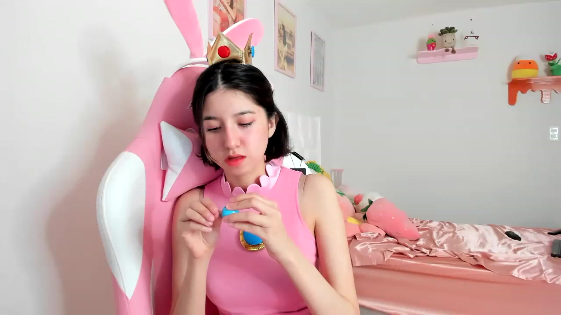 Gallery image thumbnail from Cherrycute666's myfreecams stream on, 04/14/2023, 18:22 image 14 of 20