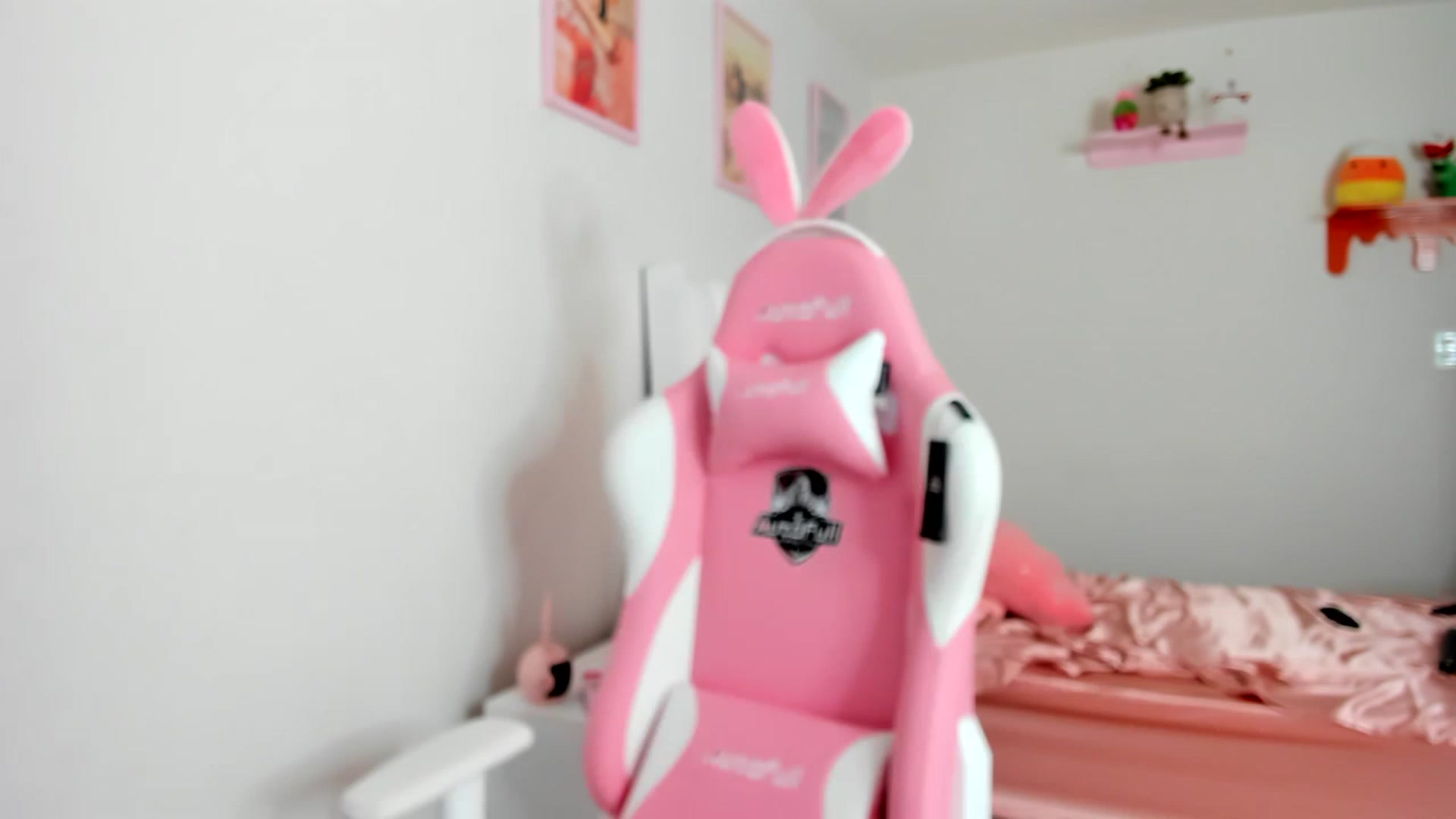 Gallery image thumbnail from Cherrycute666's myfreecams stream on, 04/14/2023, 18:22 image 9 of 20