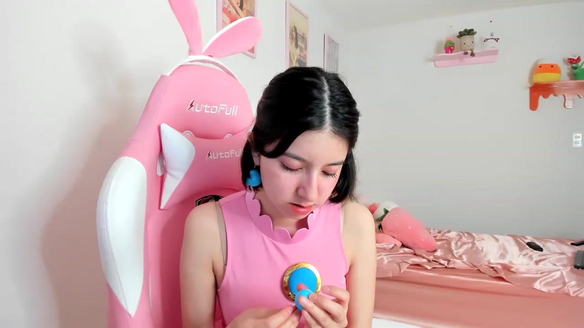 Gallery image thumbnail from Cherrycute666's myfreecams stream on, 04/14/2023, 18:22 image 19 of 20