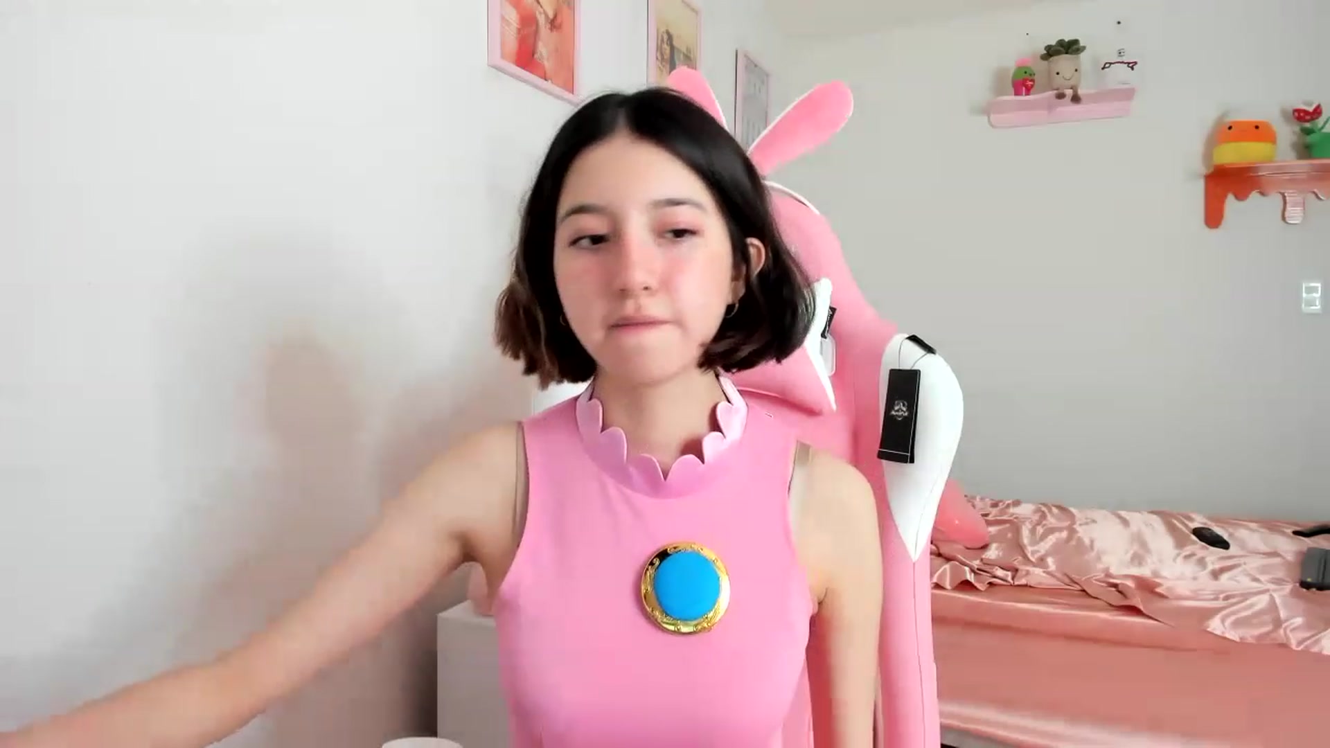 Gallery image thumbnail from Cherrycute666's myfreecams stream on, 04/14/2023, 18:22 image 4 of 20