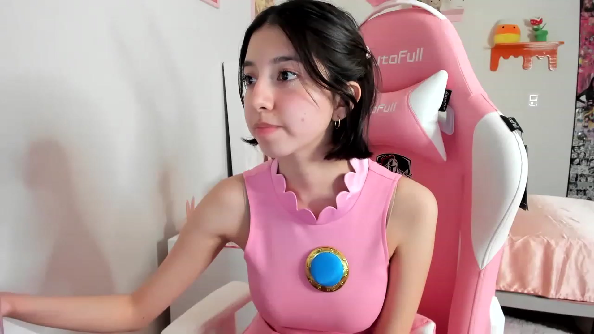 Gallery image thumbnail from Cherrycute666's myfreecams stream on, 04/15/2023, 07:17 image 8 of 20