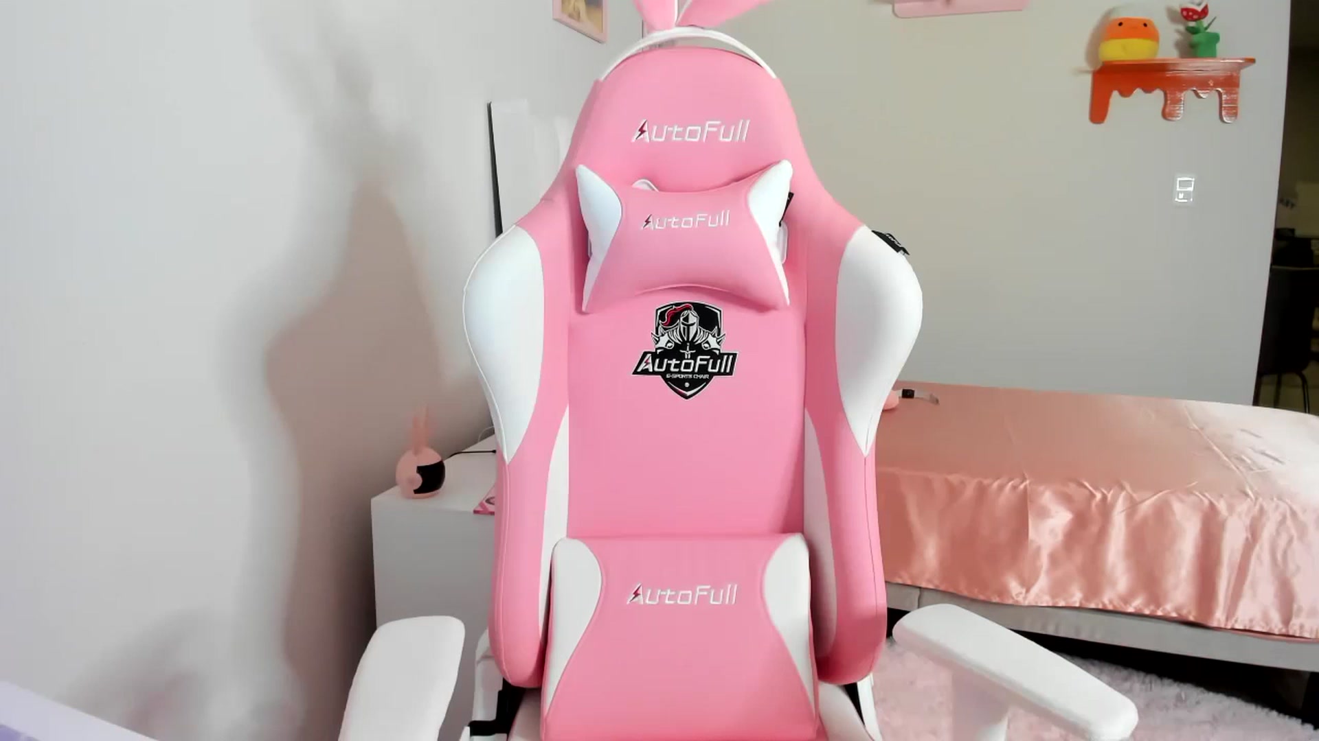 Gallery image thumbnail from Cherrycute666's myfreecams stream on, 04/15/2023, 07:17 image 14 of 20
