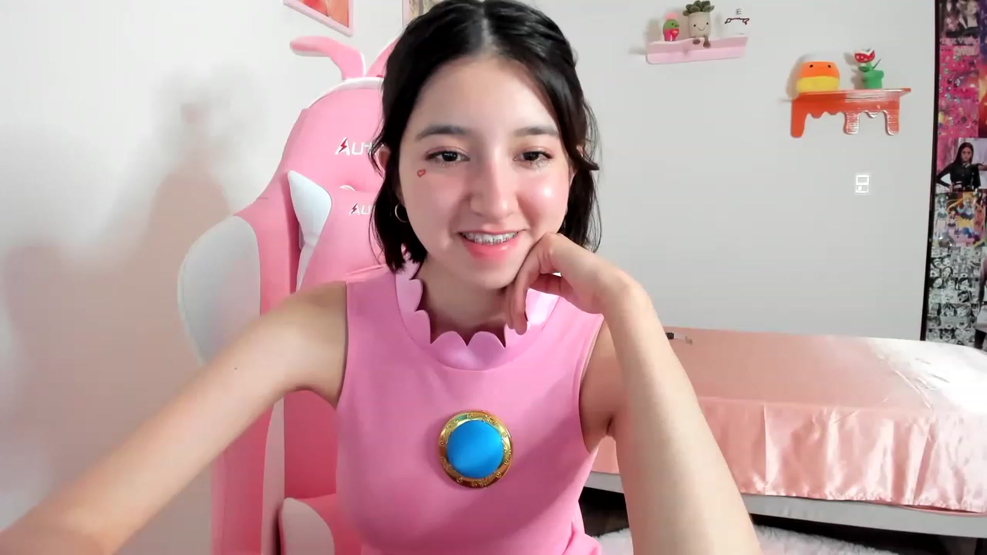 Gallery image thumbnail from Cherrycute666's myfreecams stream on, 04/15/2023, 07:17 image 2 of 20
