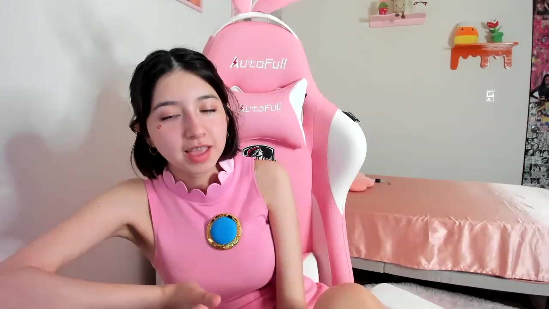 Gallery image thumbnail from Cherrycute666's myfreecams stream on, 04/15/2023, 07:17 image 13 of 20
