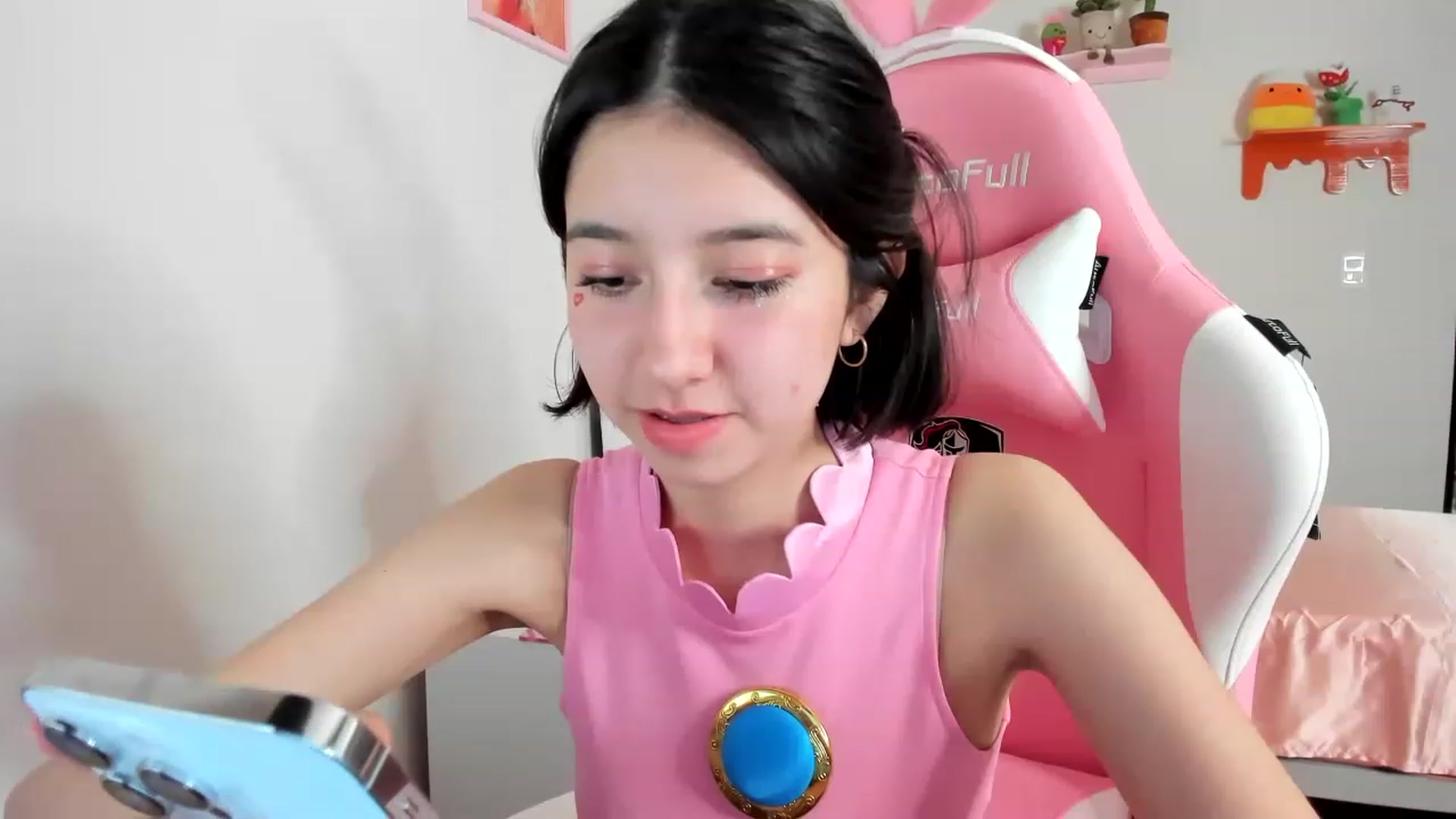 Gallery image thumbnail from Cherrycute666's myfreecams stream on, 04/15/2023, 08:31 image 14 of 20