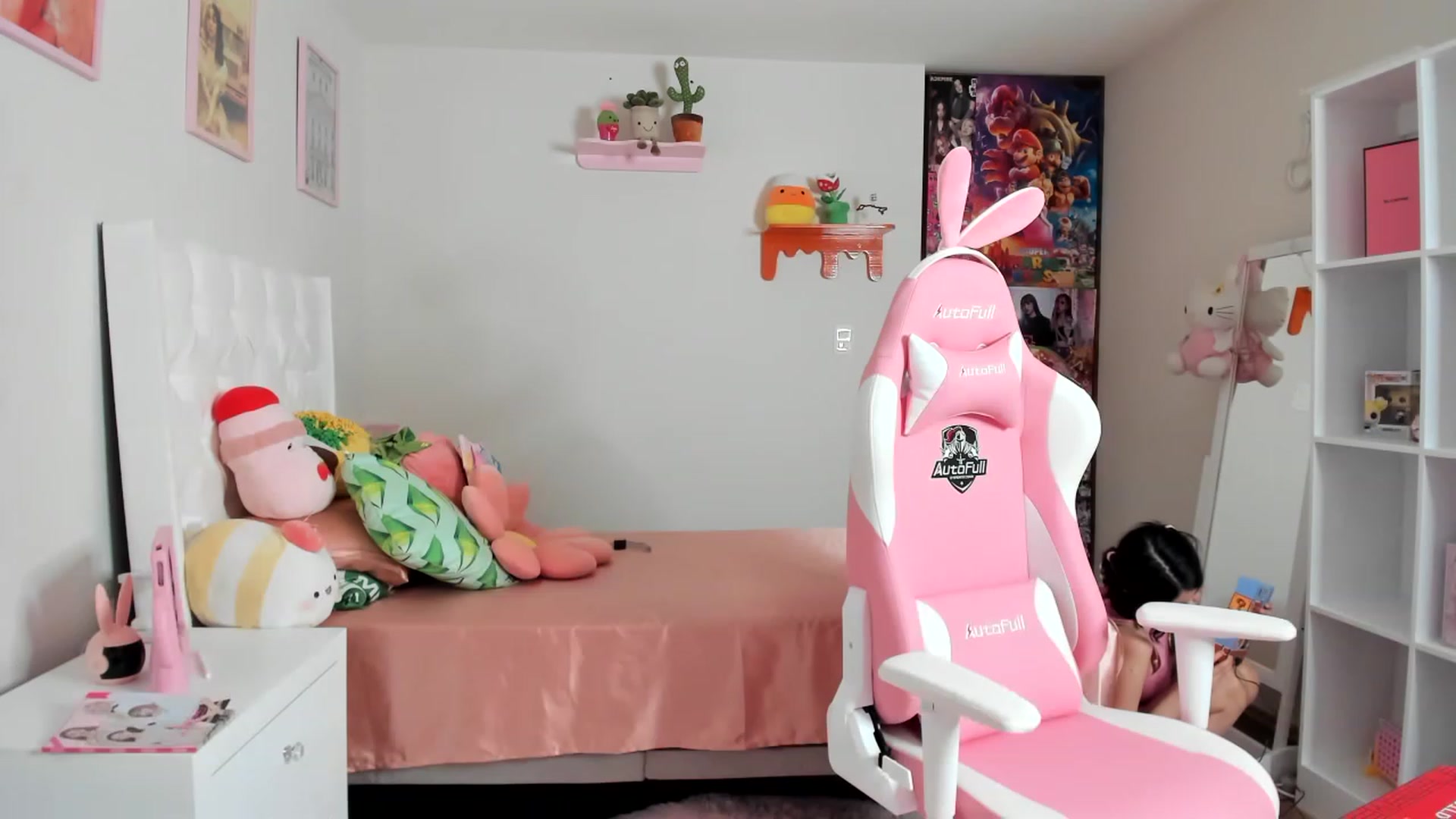 Gallery image thumbnail from Cherrycute666's myfreecams stream on, 04/15/2023, 08:31 image 3 of 20