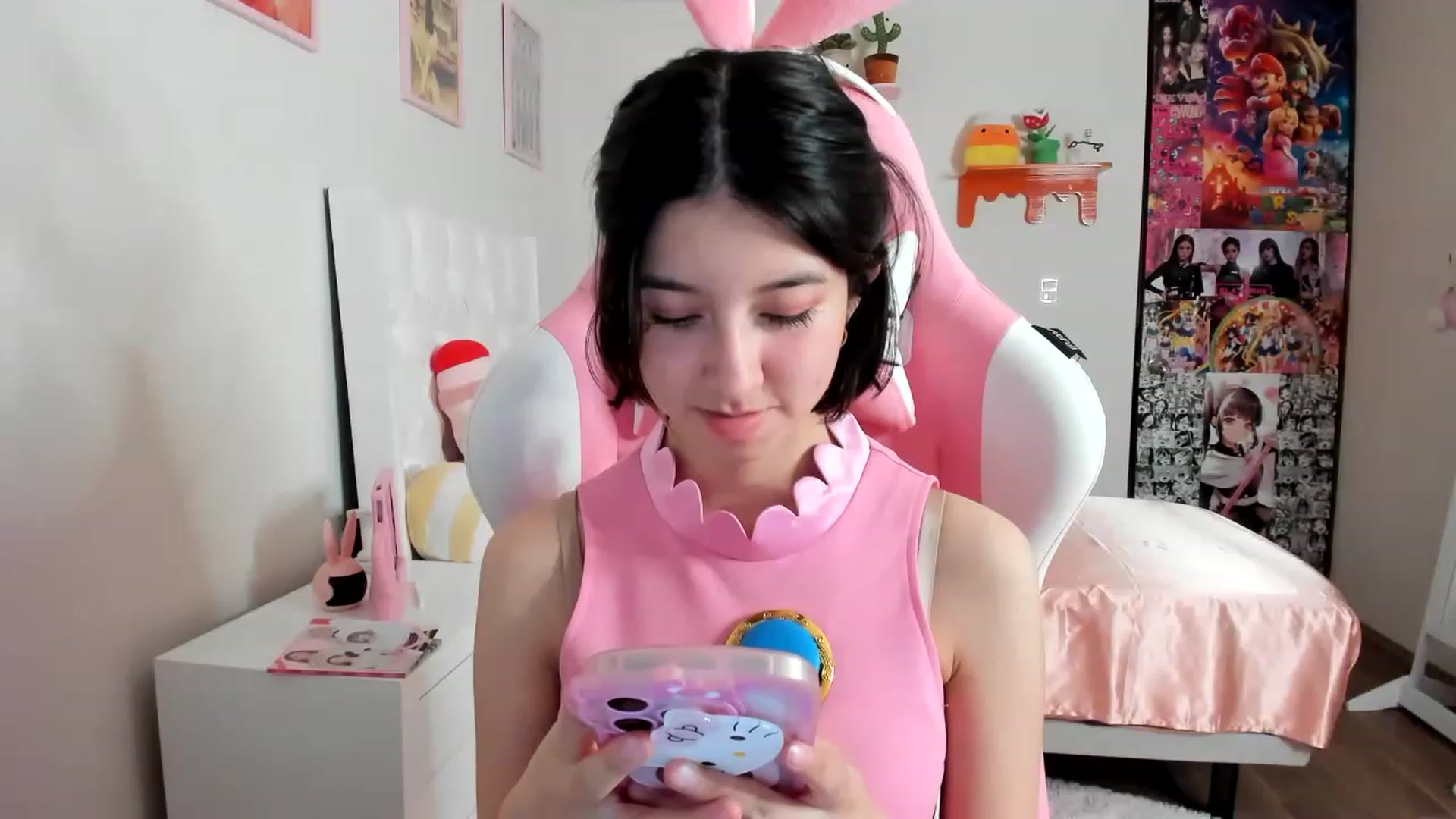 Gallery image thumbnail from Cherrycute666's myfreecams stream on, 04/15/2023, 08:31 image 4 of 20