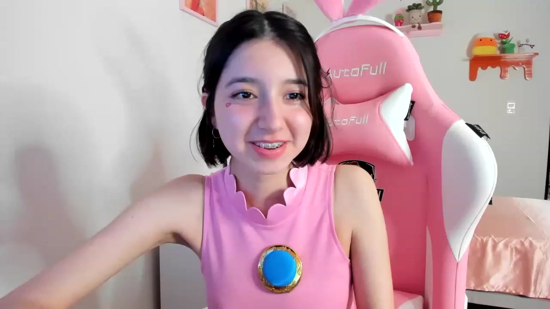 Gallery image thumbnail from Cherrycute666's myfreecams stream on, 04/15/2023, 08:31 image 13 of 20