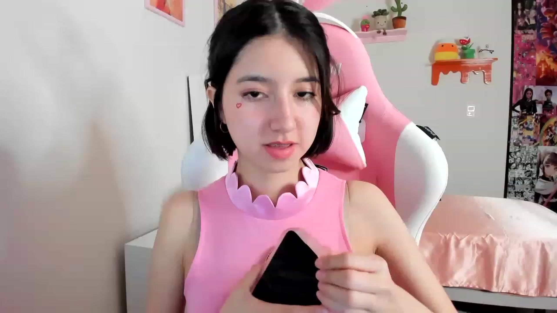 Gallery image thumbnail from Cherrycute666's myfreecams stream on, 04/15/2023, 08:31 image 10 of 20