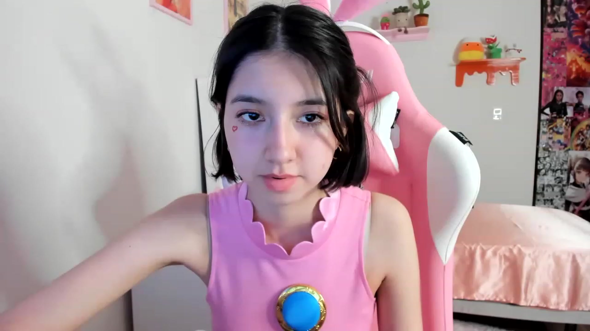 Gallery image thumbnail from Cherrycute666's myfreecams stream on, 04/15/2023, 08:31 image 12 of 20