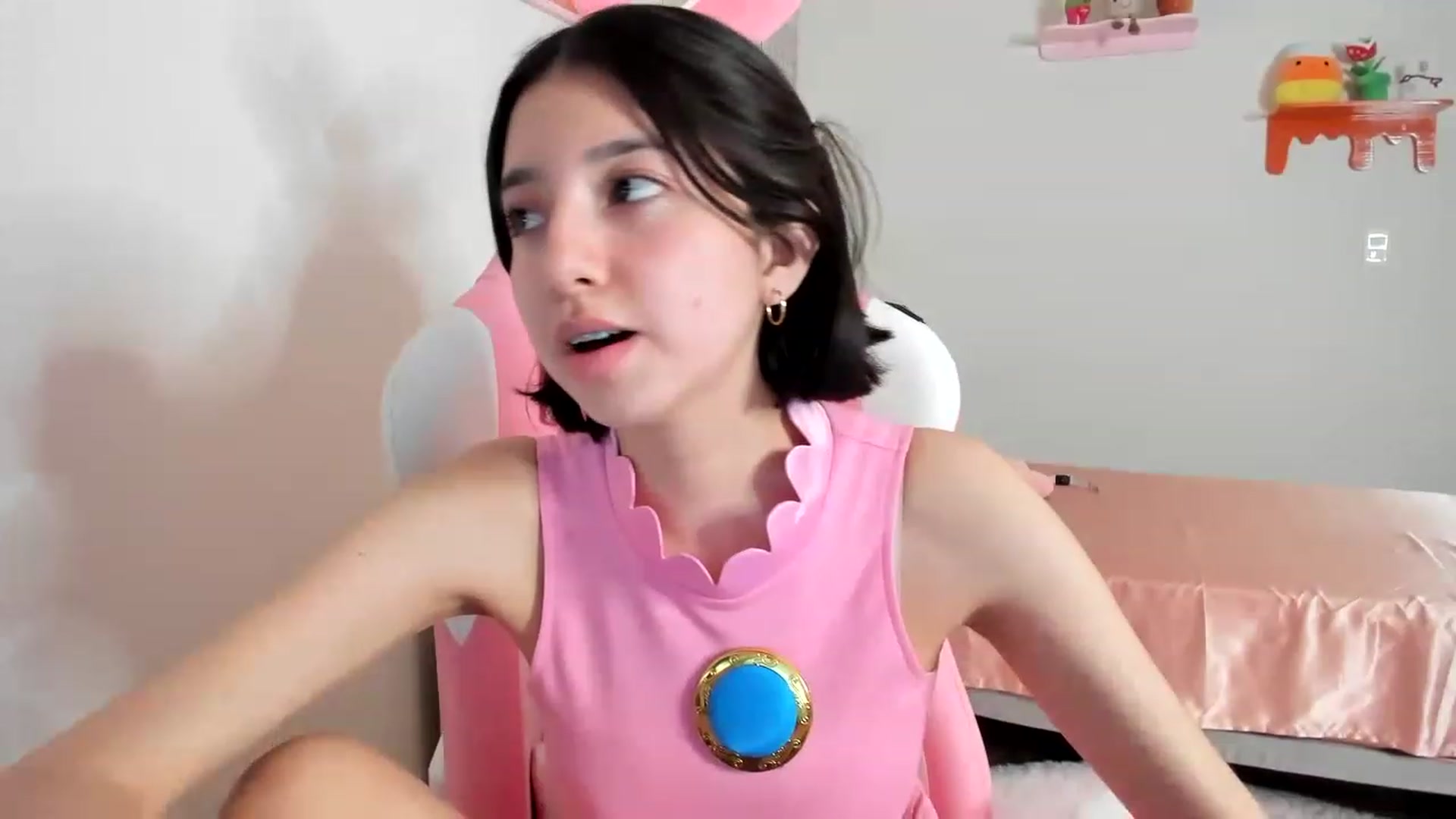 Gallery image thumbnail from Cherrycute666's myfreecams stream on, 04/15/2023, 10:42 image 6 of 20