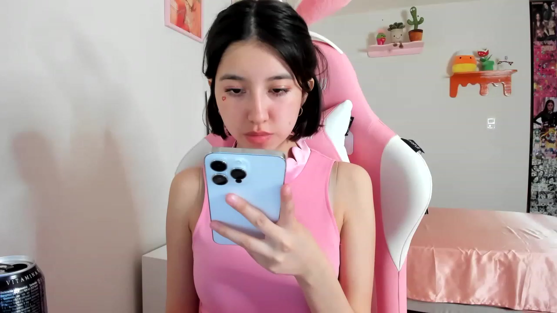 Gallery image thumbnail from Cherrycute666's myfreecams stream on, 04/15/2023, 10:42 image 1 of 20