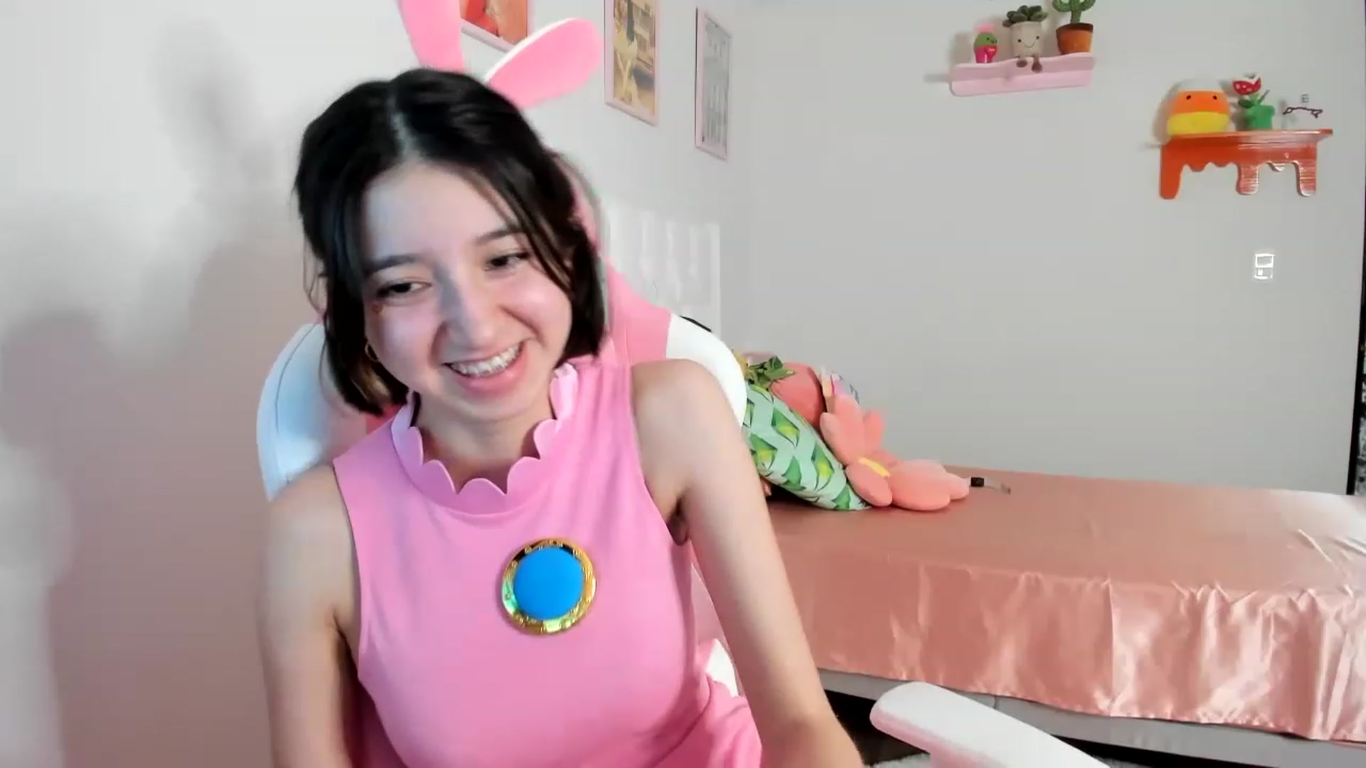 Gallery image thumbnail from Cherrycute666's myfreecams stream on, 04/15/2023, 10:42 image 8 of 20