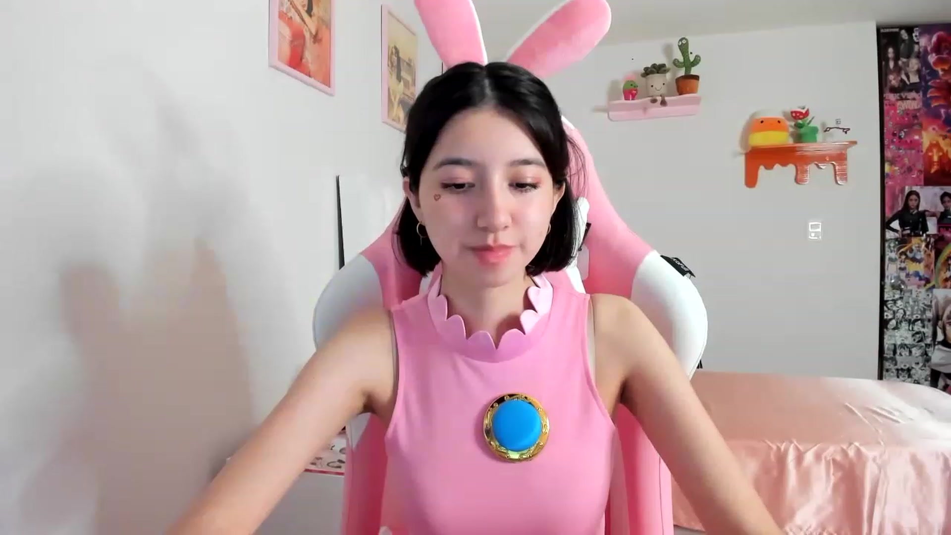 Gallery image thumbnail from Cherrycute666's myfreecams stream on, 04/15/2023, 10:42 image 2 of 20