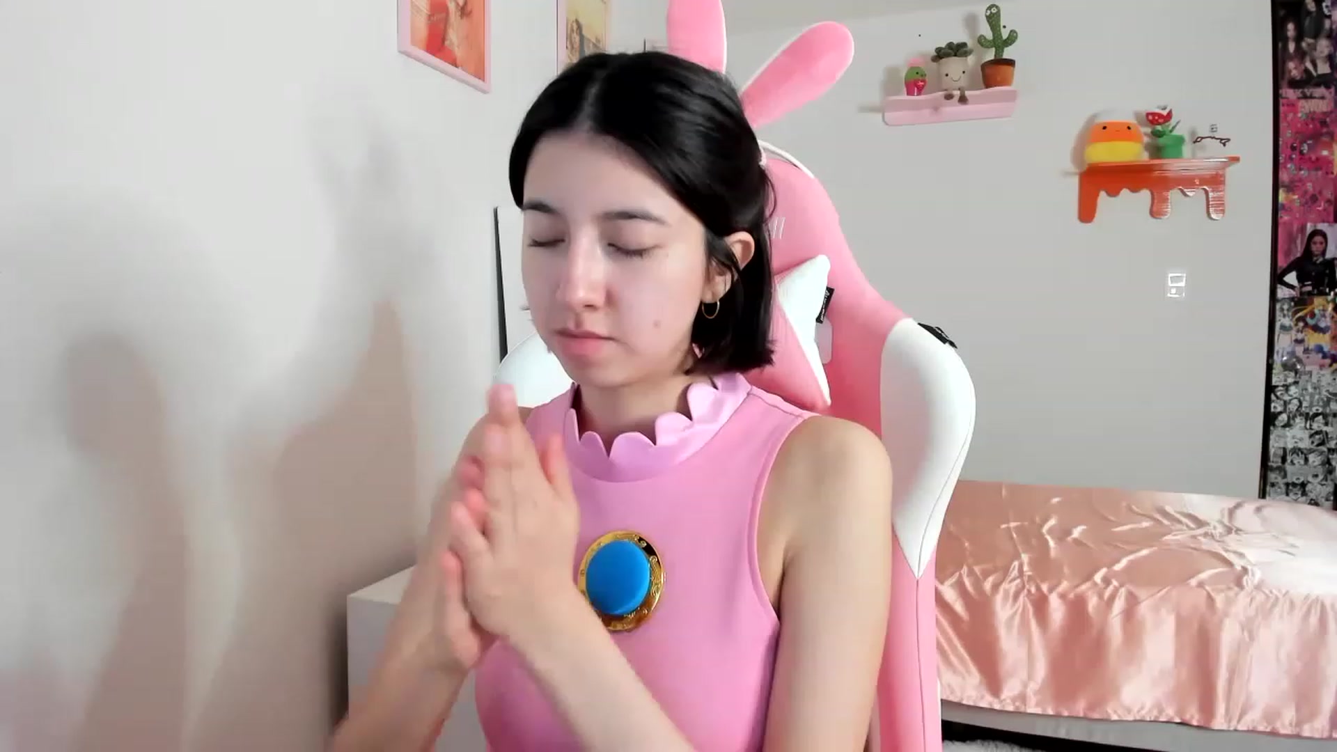 Gallery image thumbnail from Cherrycute666's myfreecams stream on, 04/15/2023, 12:51 image 7 of 20
