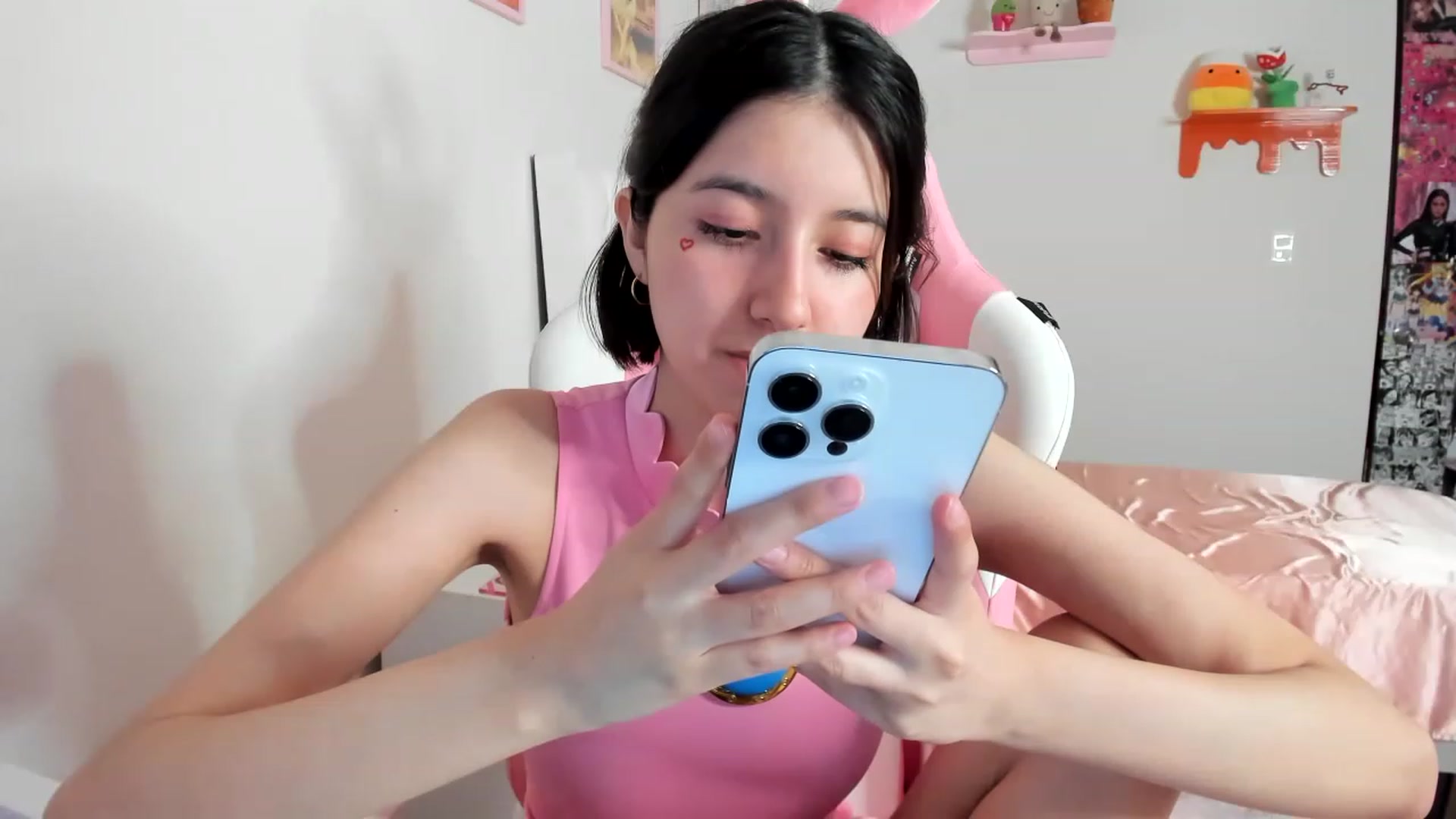 Gallery image thumbnail from Cherrycute666's myfreecams stream on, 04/15/2023, 12:51 image 3 of 20
