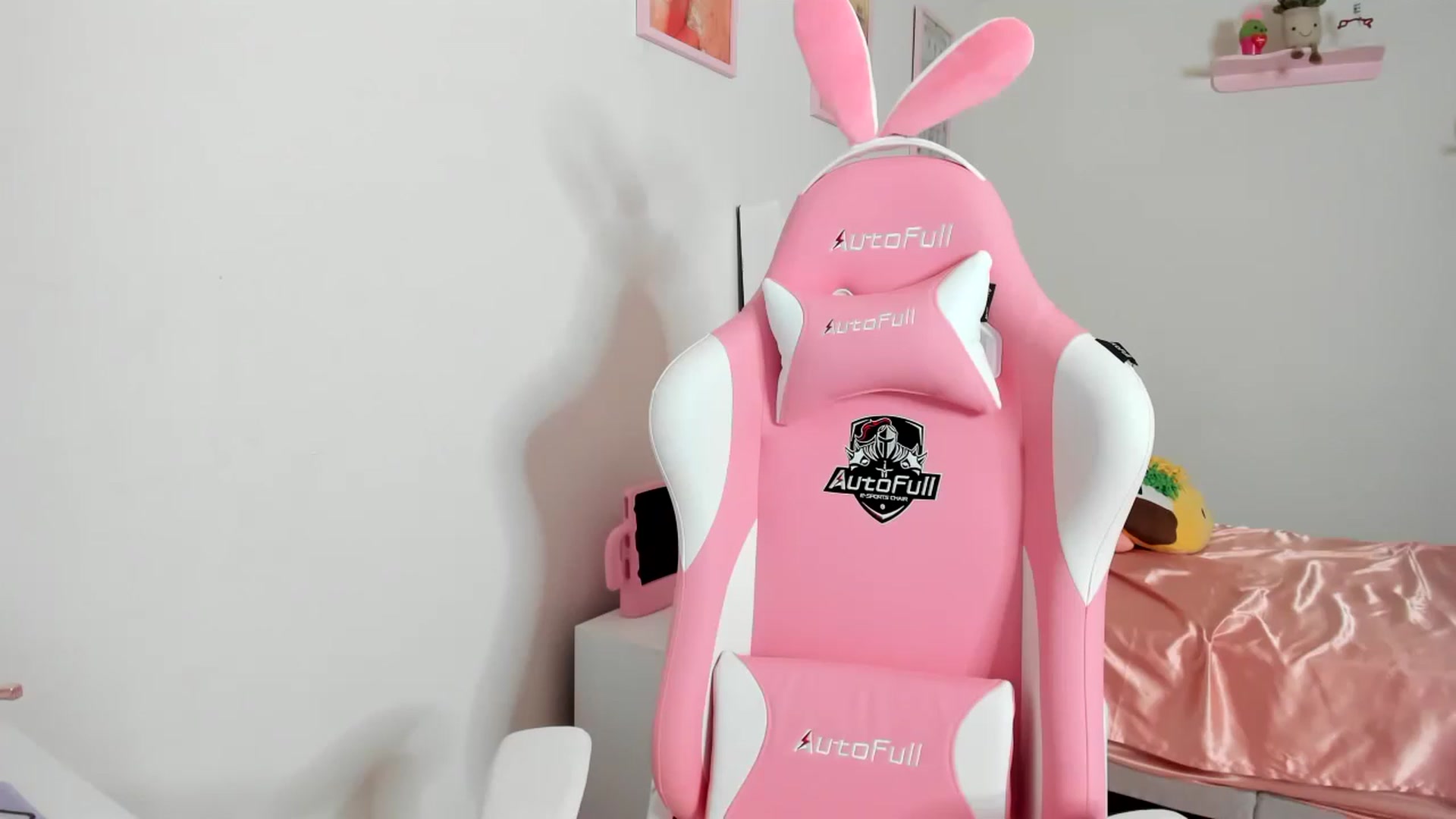 Gallery image thumbnail from Cherrycute666's myfreecams stream on, 04/16/2023, 08:25 image 19 of 20