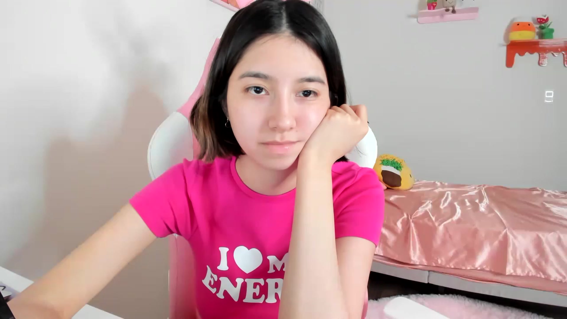 Gallery image thumbnail from Cherrycute666's myfreecams stream on, 04/16/2023, 10:07 image 6 of 20