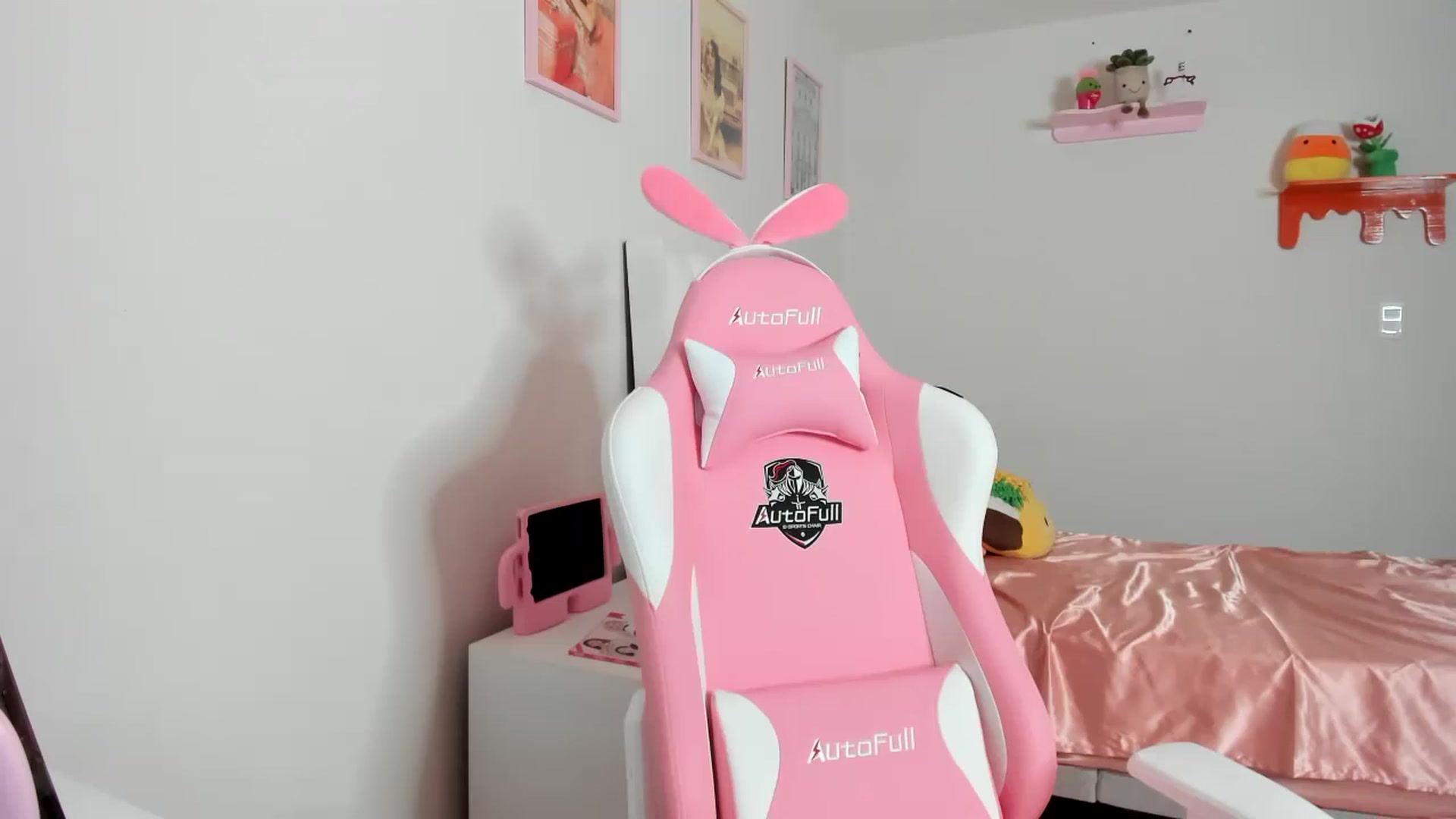 Gallery image thumbnail from Cherrycute666's myfreecams stream on, 04/16/2023, 10:07 image 20 of 20