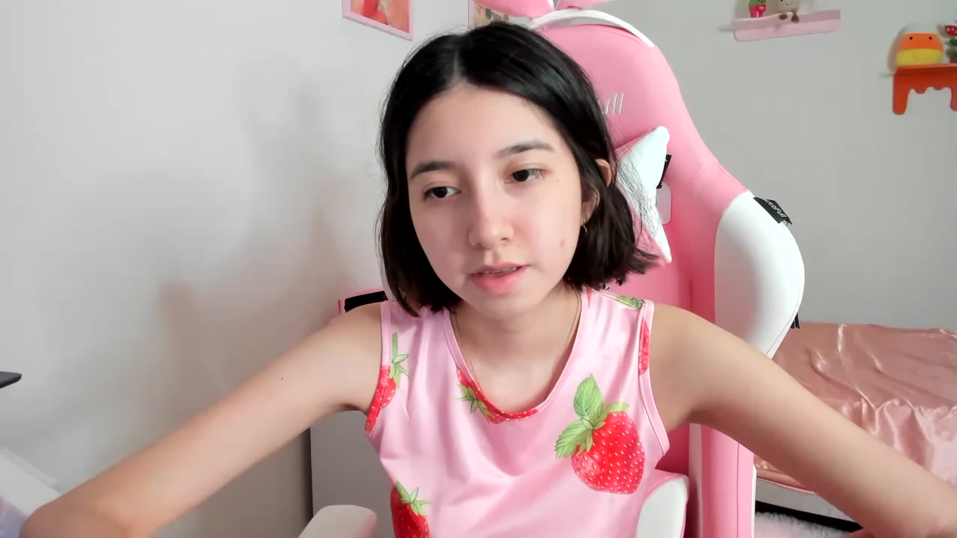 Gallery image thumbnail from Cherrycute666's myfreecams stream on, 04/16/2023, 13:31 image 5 of 20