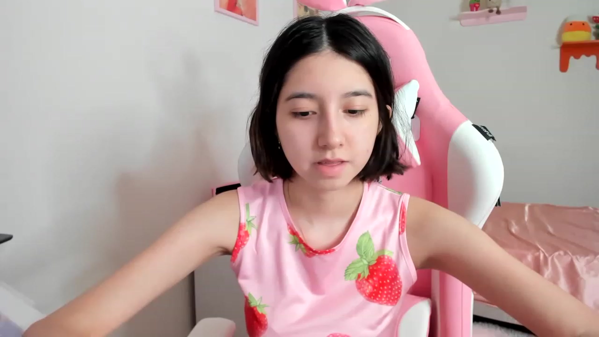 Gallery image thumbnail from Cherrycute666's myfreecams stream on, 04/16/2023, 13:31 image 6 of 20