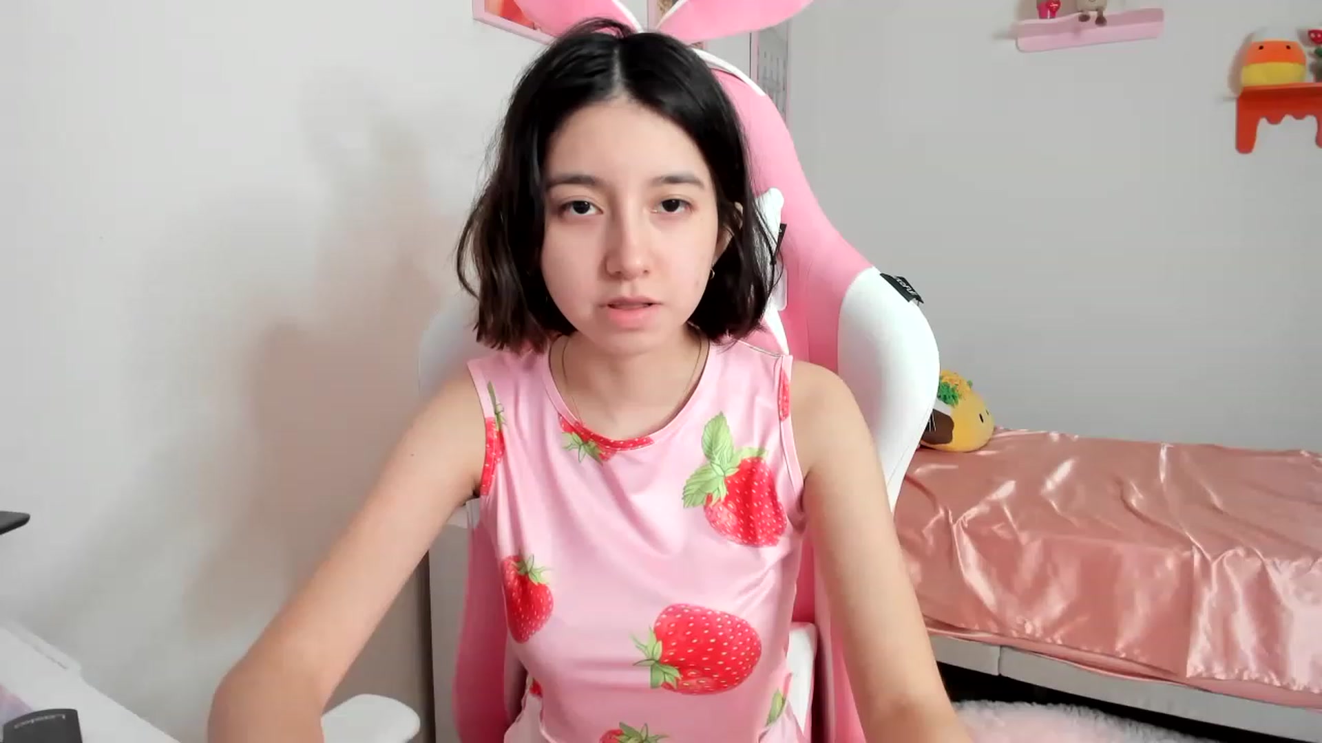 Gallery image thumbnail from Cherrycute666's myfreecams stream on, 04/16/2023, 13:31 image 10 of 20