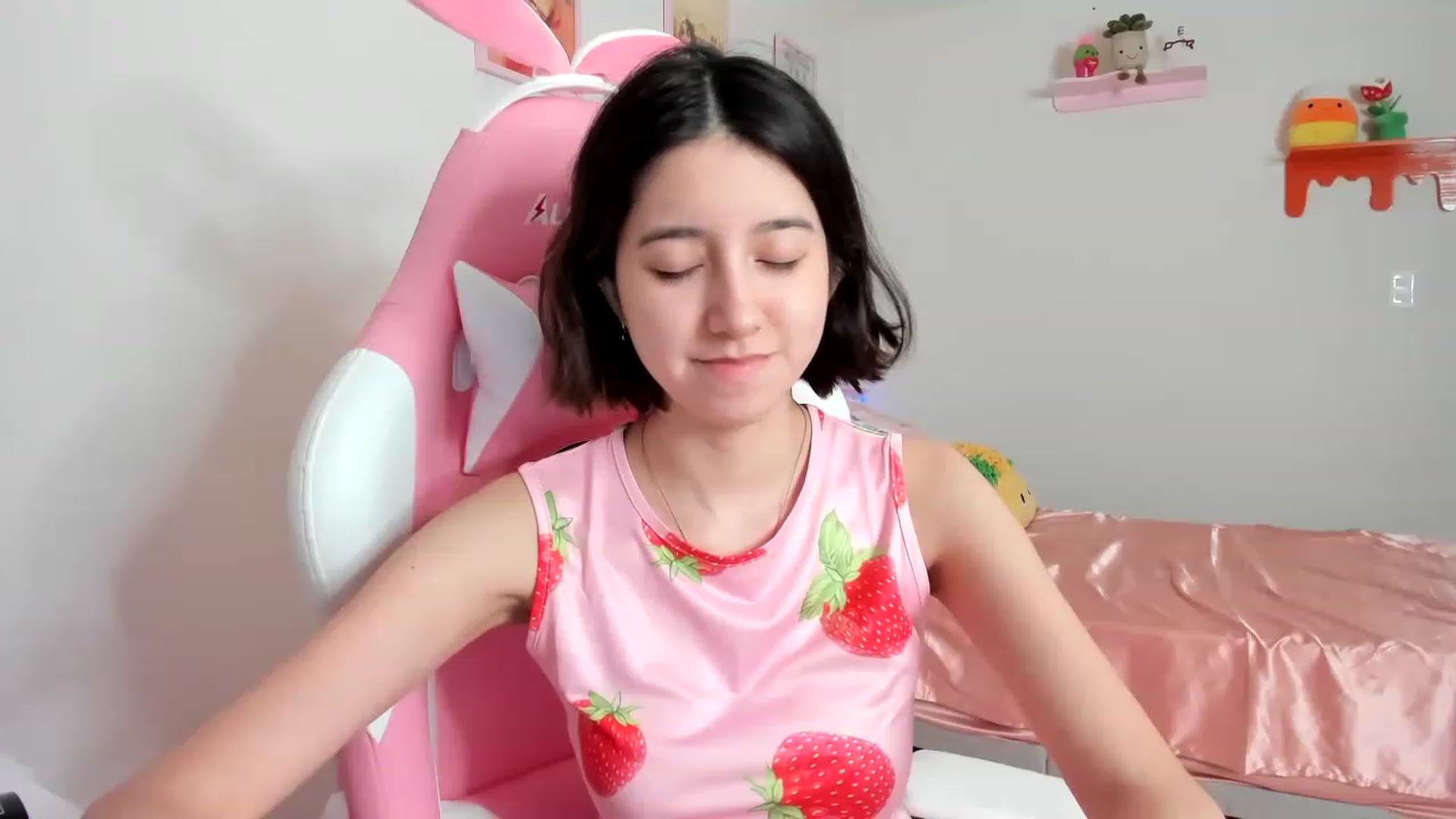 Gallery image thumbnail from Cherrycute666's myfreecams stream on, 04/16/2023, 13:31 image 17 of 20