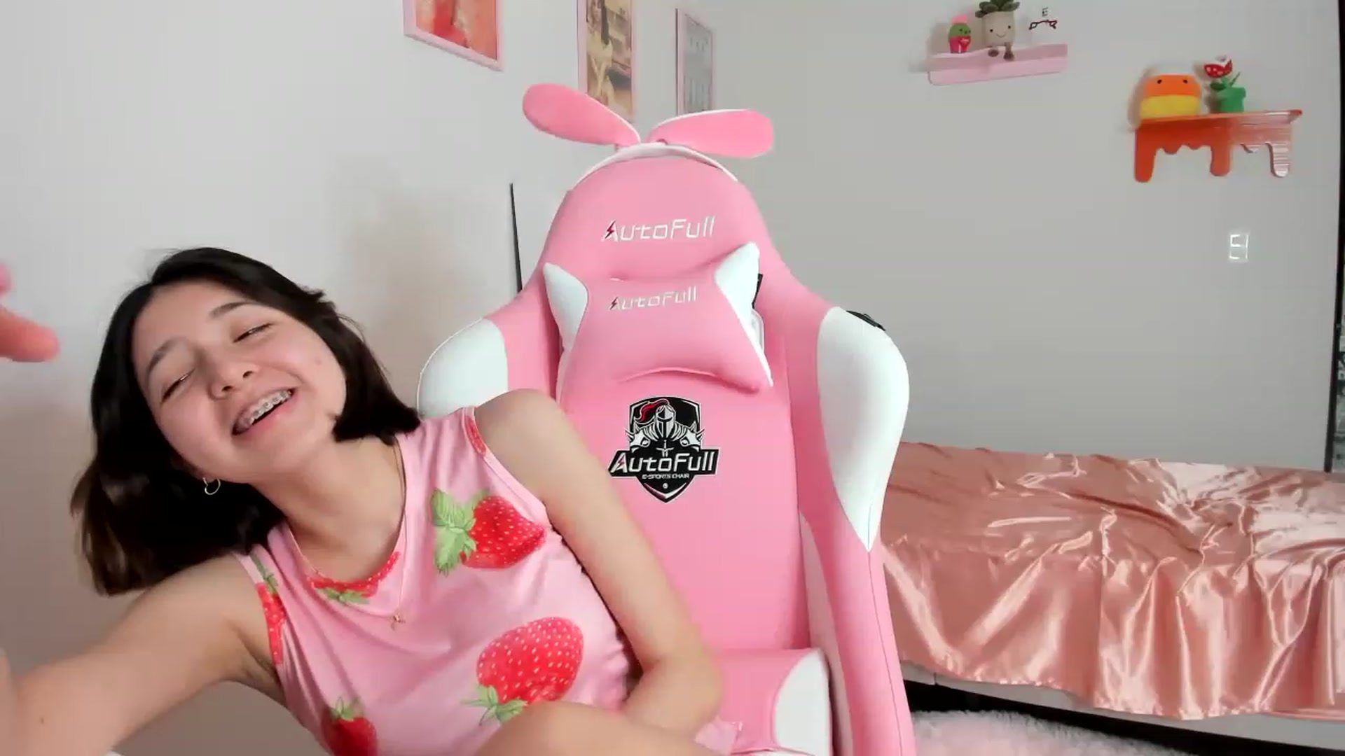 Gallery image thumbnail from Cherrycute666's myfreecams stream on, 04/16/2023, 14:42 image 9 of 20
