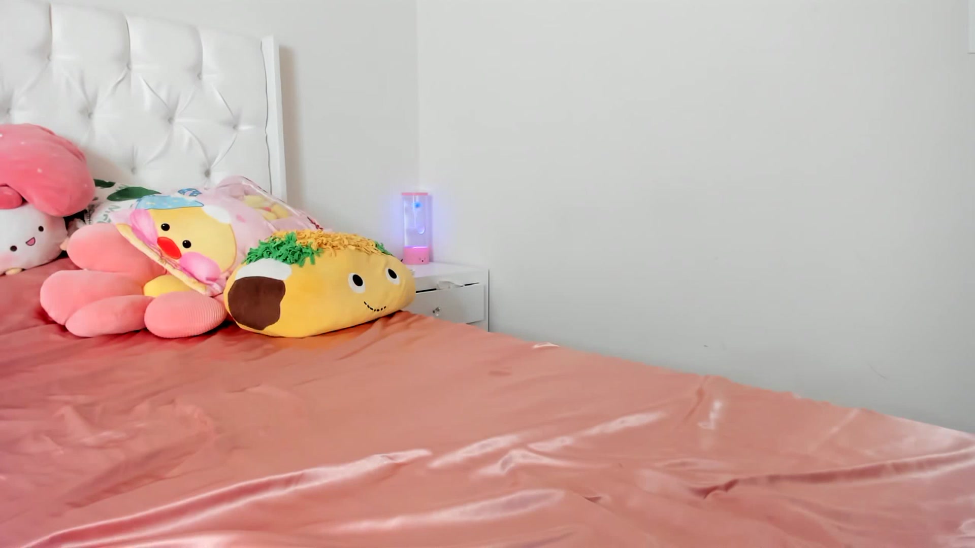 Gallery image thumbnail from Cherrycute666's myfreecams stream on, 04/16/2023, 14:42 image 3 of 20