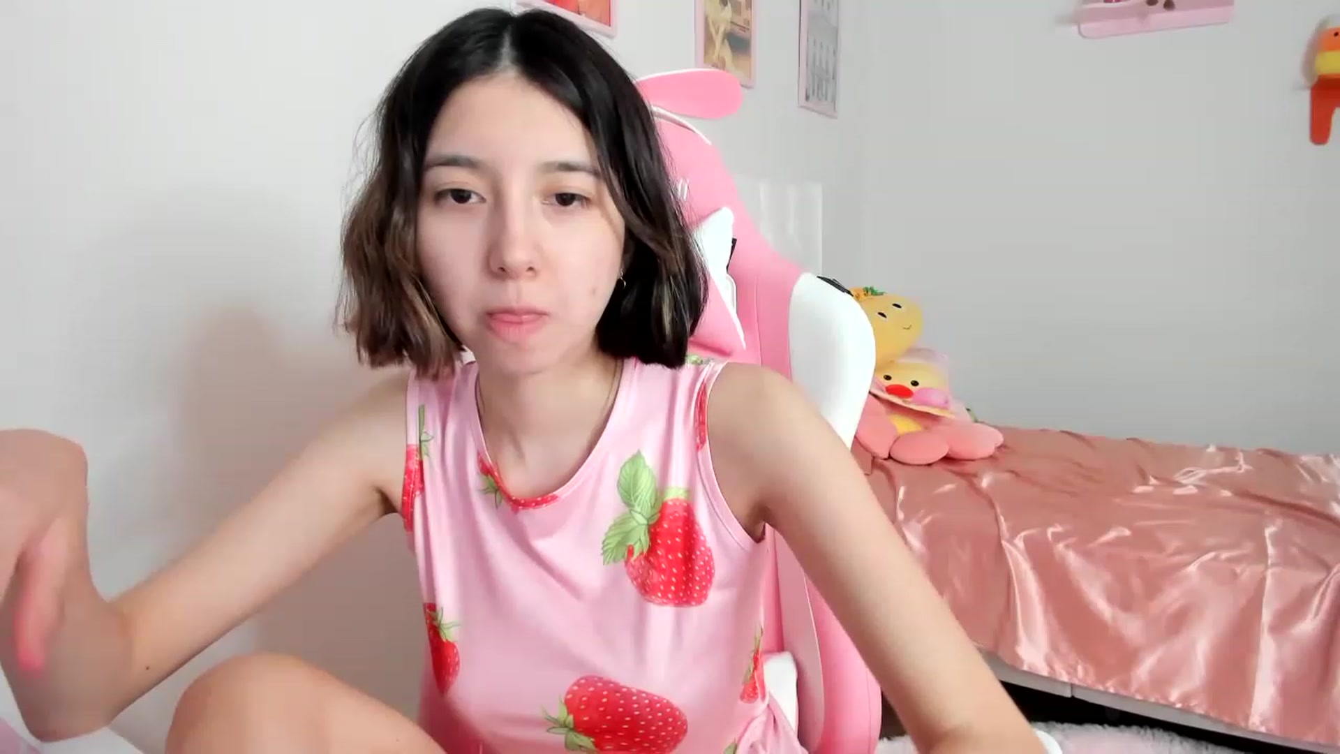 Gallery image thumbnail from Cherrycute666's myfreecams stream on, 04/16/2023, 15:17 image 2 of 20