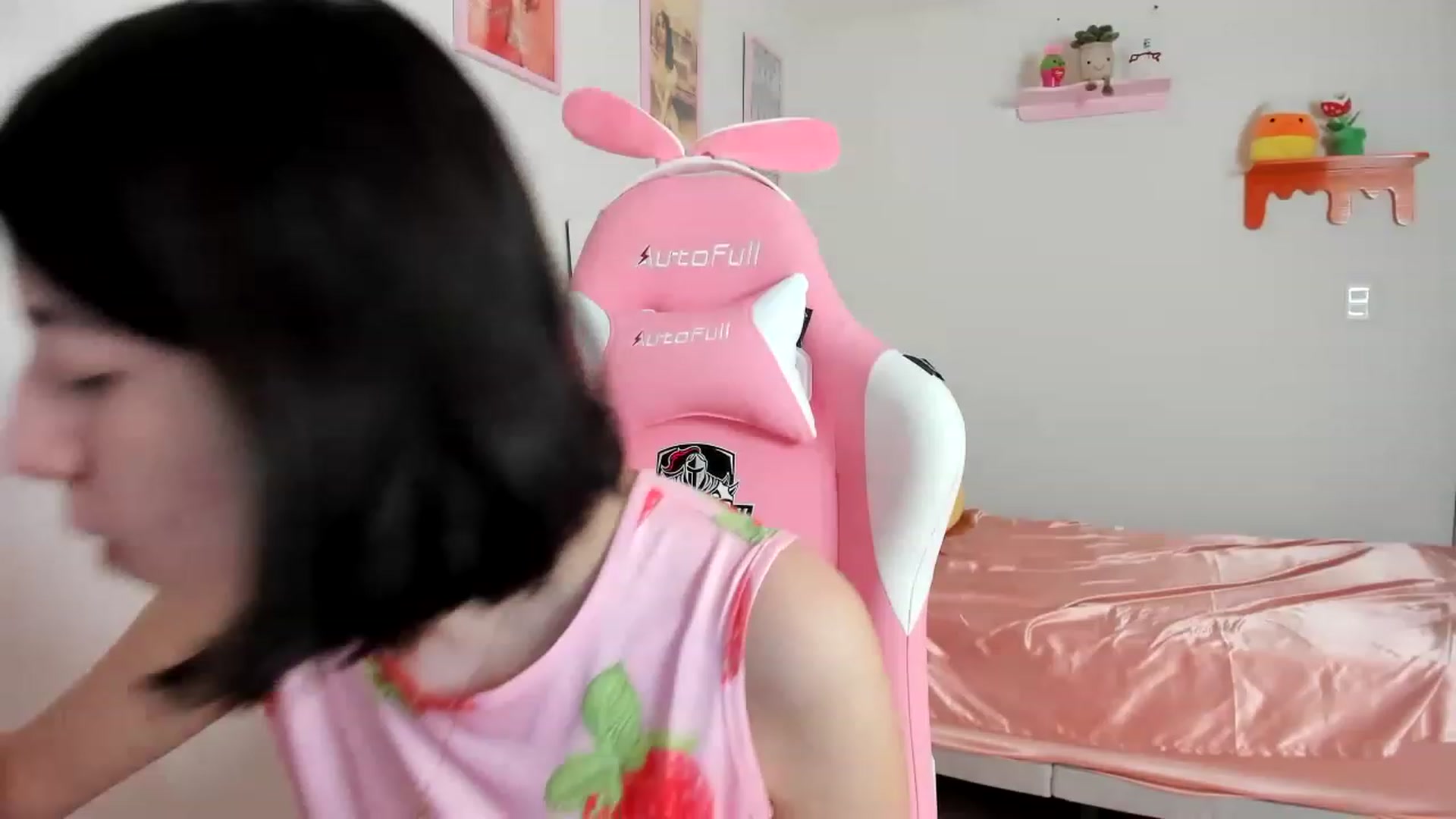 Gallery image thumbnail from Cherrycute666's myfreecams stream on, 04/16/2023, 23:10 image 17 of 20