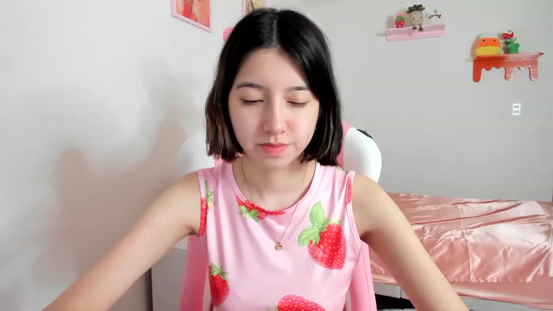 Gallery image thumbnail from Cherrycute666's myfreecams stream on, 04/16/2023, 23:10 image 3 of 20