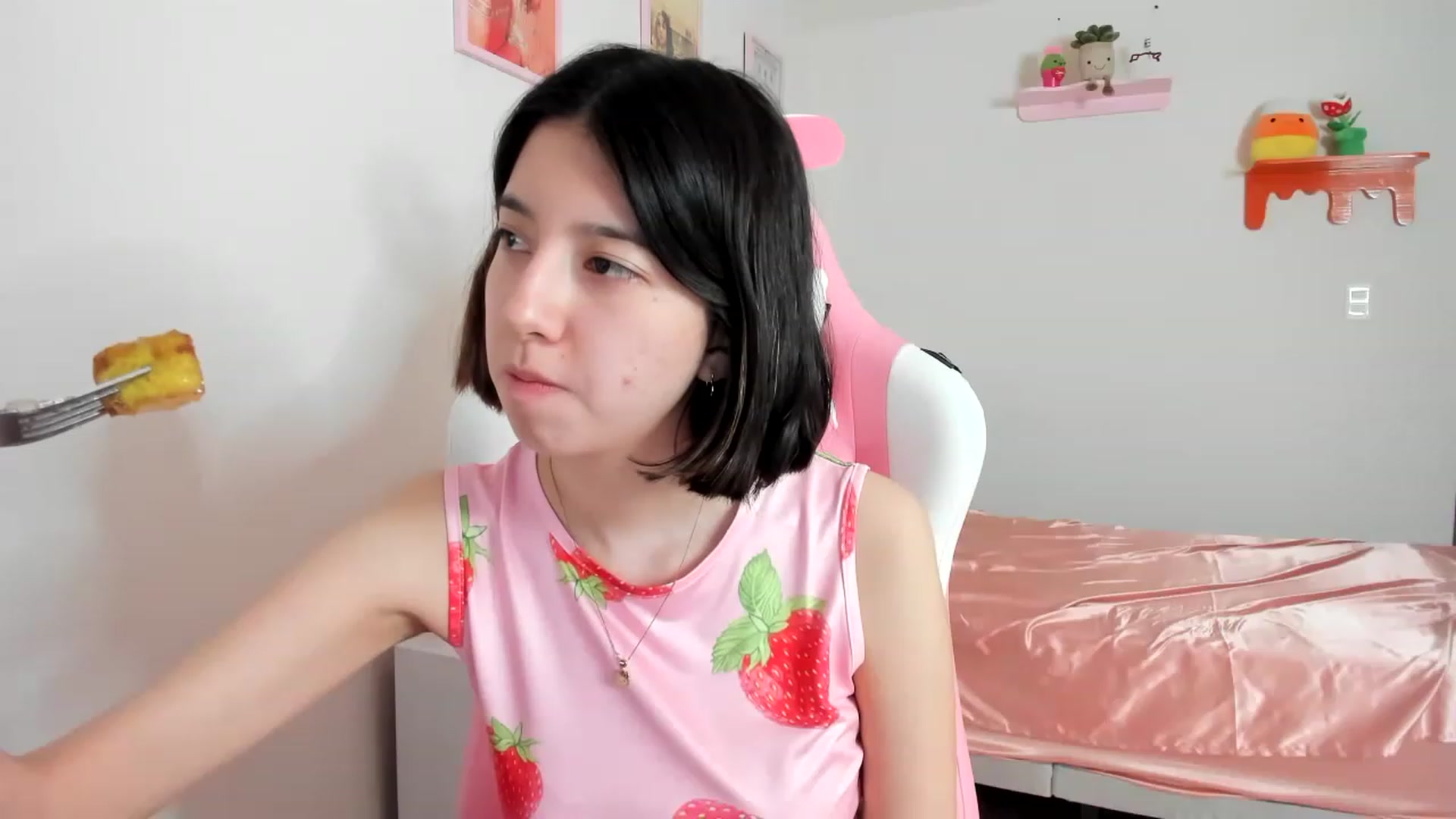 Gallery image thumbnail from Cherrycute666's myfreecams stream on, 04/16/2023, 23:10 image 4 of 20