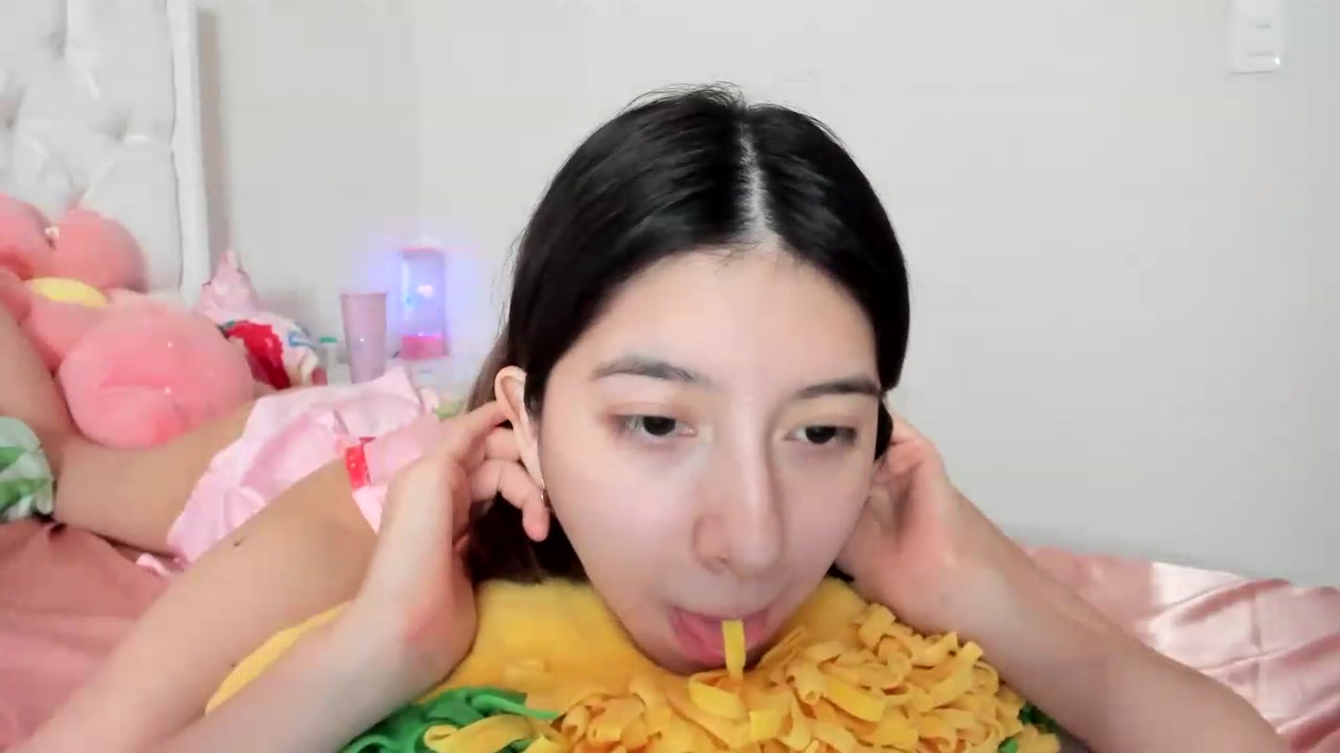 Gallery image thumbnail from Cherrycute666's myfreecams stream on, 04/17/2023, 02:51 image 8 of 20