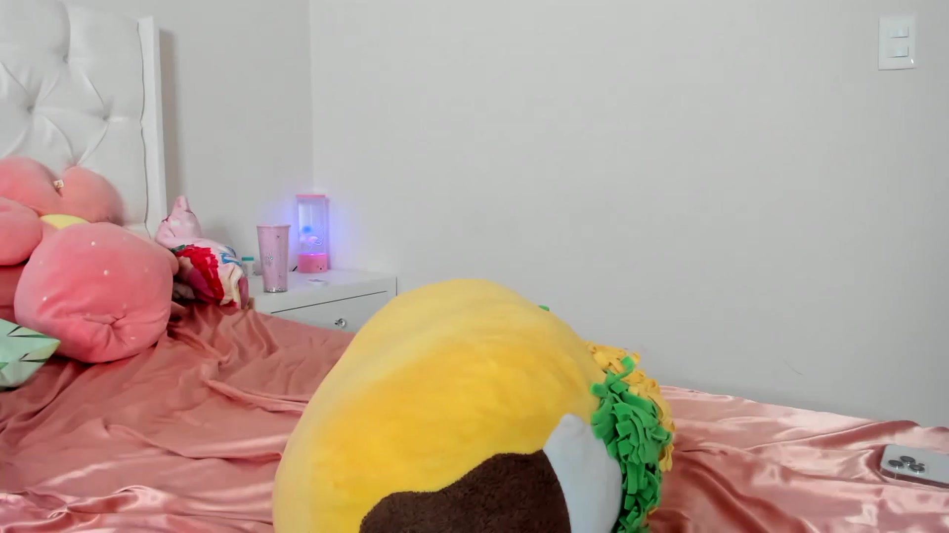 Gallery image thumbnail from Cherrycute666's myfreecams stream on, 04/17/2023, 02:51 image 9 of 20