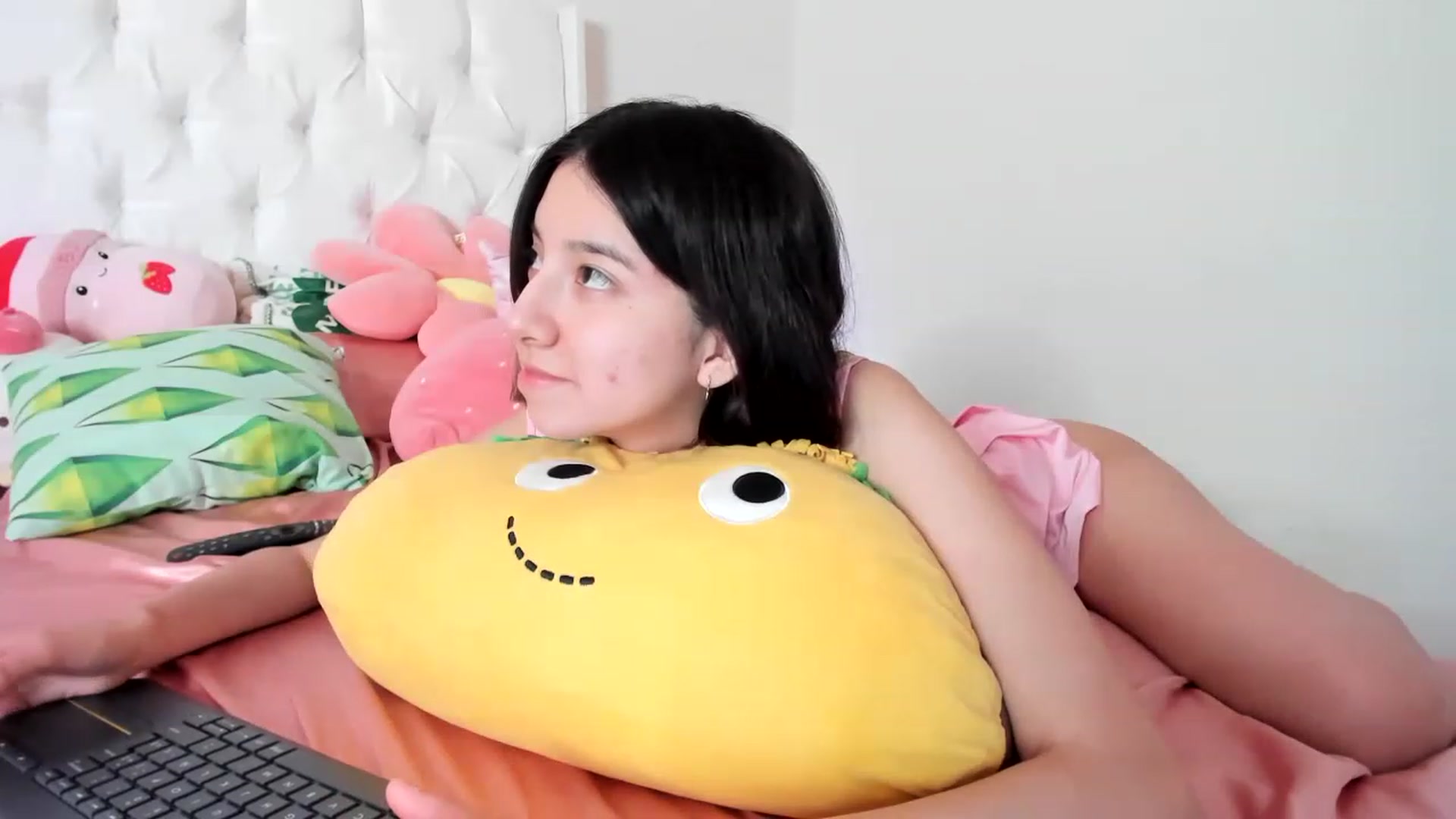 Gallery image thumbnail from Cherrycute666's myfreecams stream on, 04/17/2023, 02:51 image 17 of 20