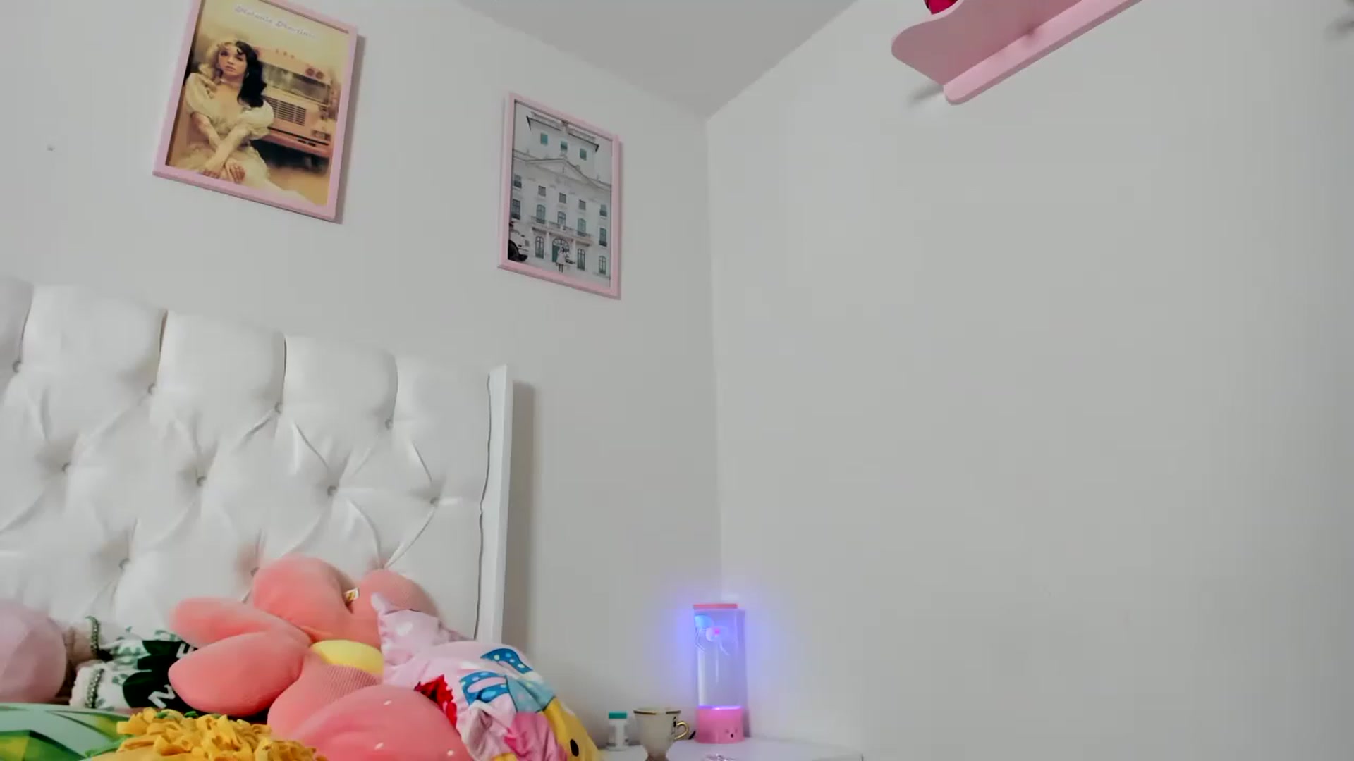 Gallery image thumbnail from Cherrycute666's myfreecams stream on, 04/17/2023, 03:29 image 10 of 20