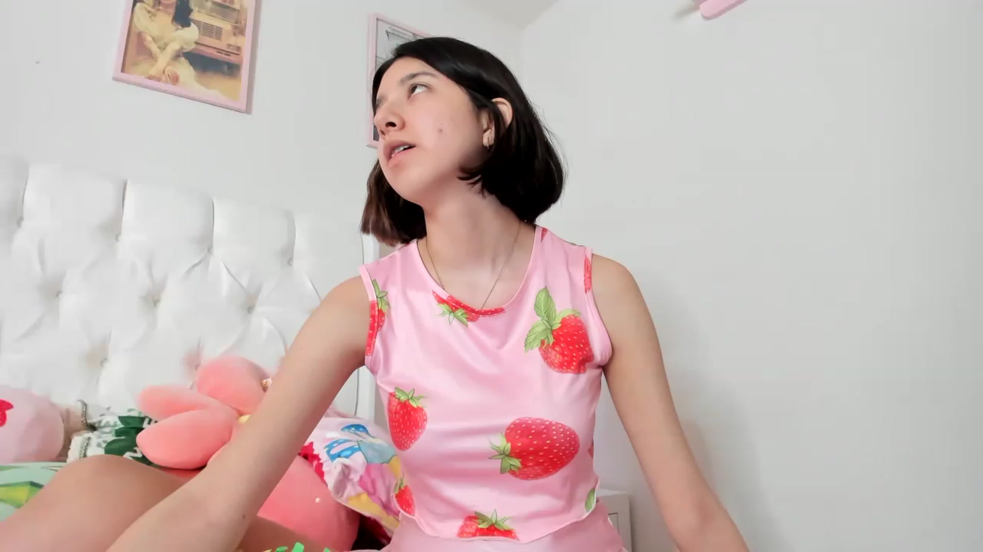 Gallery image thumbnail from Cherrycute666's myfreecams stream on, 04/17/2023, 03:29 image 6 of 20