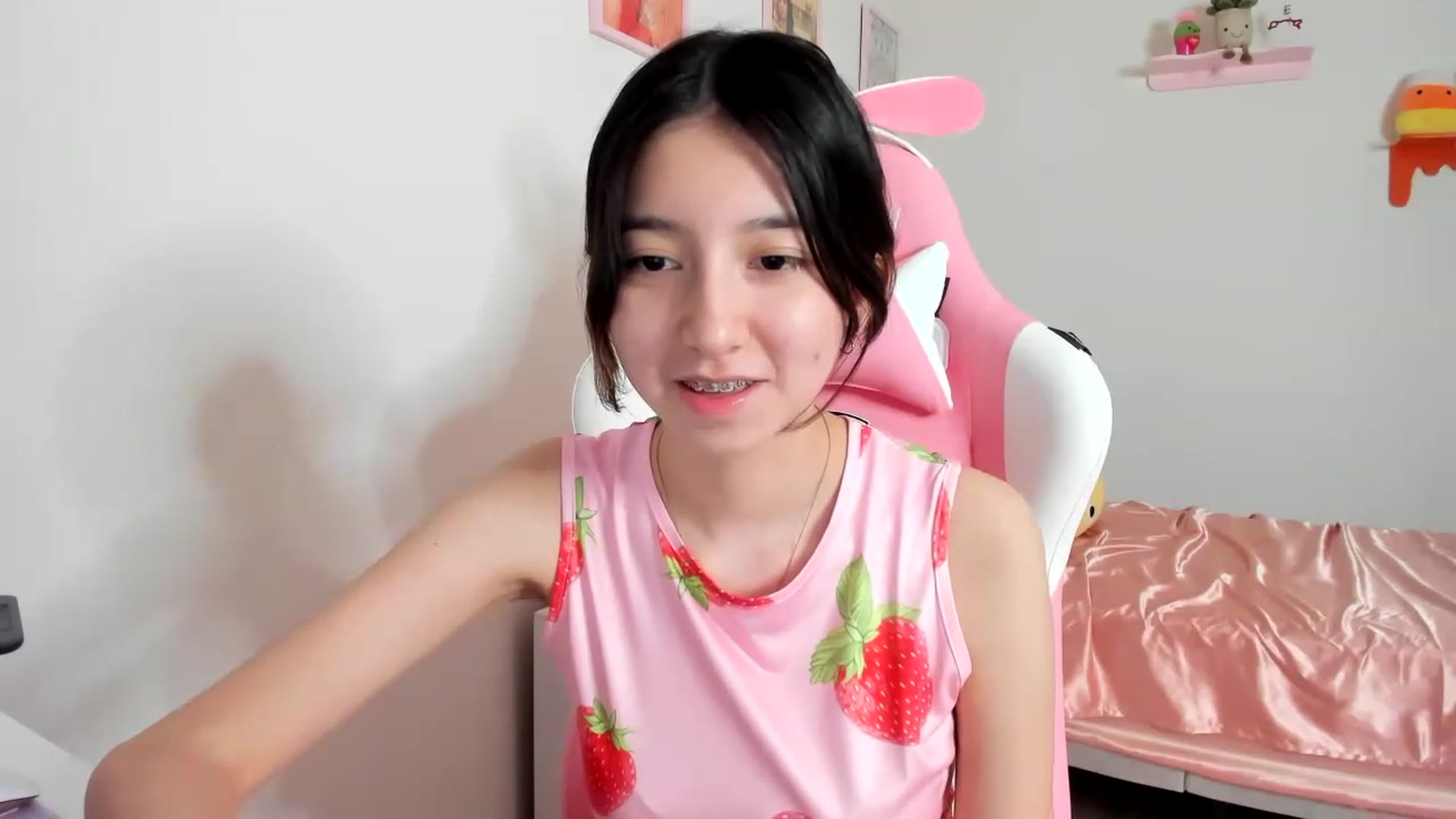 Gallery image thumbnail from Cherrycute666's myfreecams stream on, 04/17/2023, 06:15 image 9 of 20