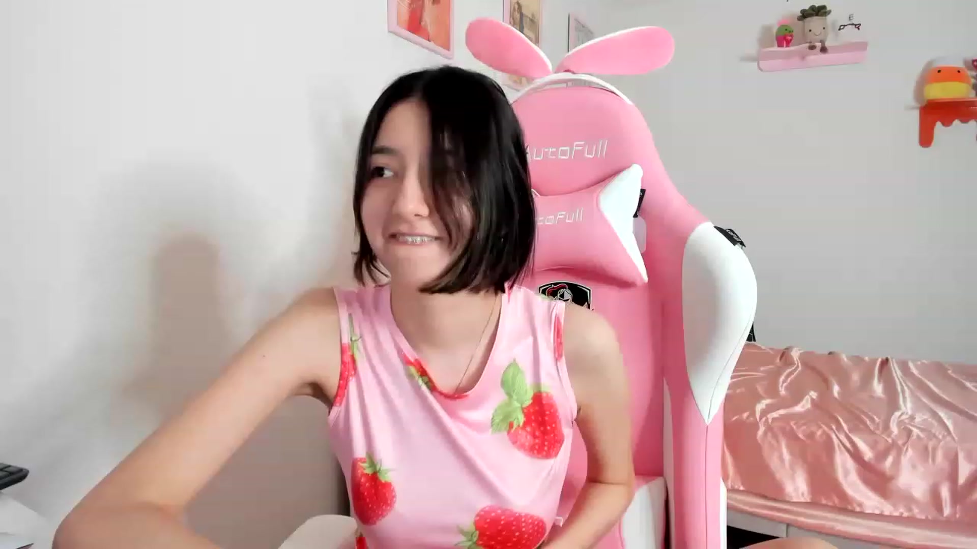 Gallery image thumbnail from Cherrycute666's myfreecams stream on, 04/17/2023, 06:15 image 19 of 20
