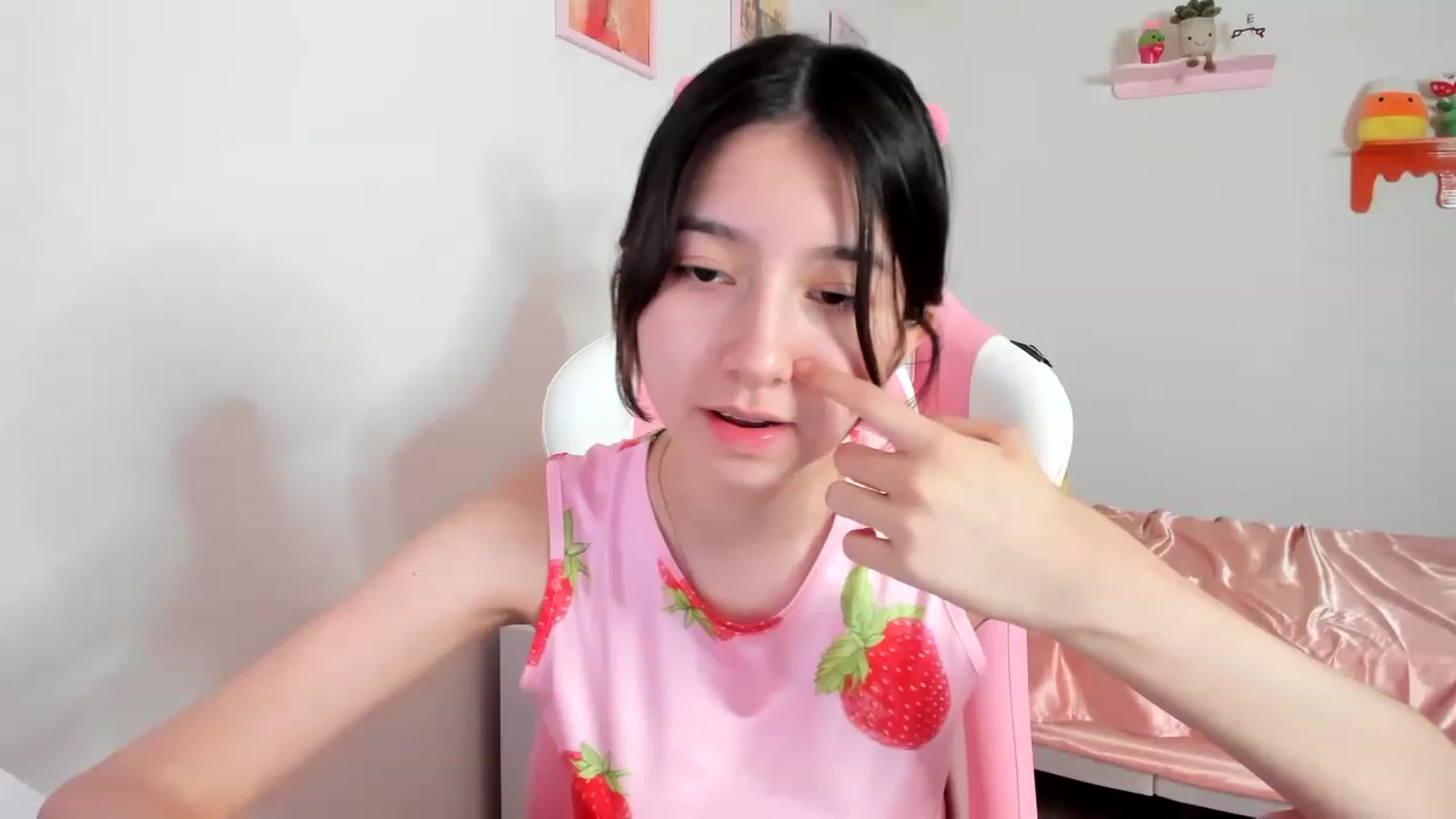 Gallery image thumbnail from Cherrycute666's myfreecams stream on, 04/17/2023, 06:15 image 7 of 20