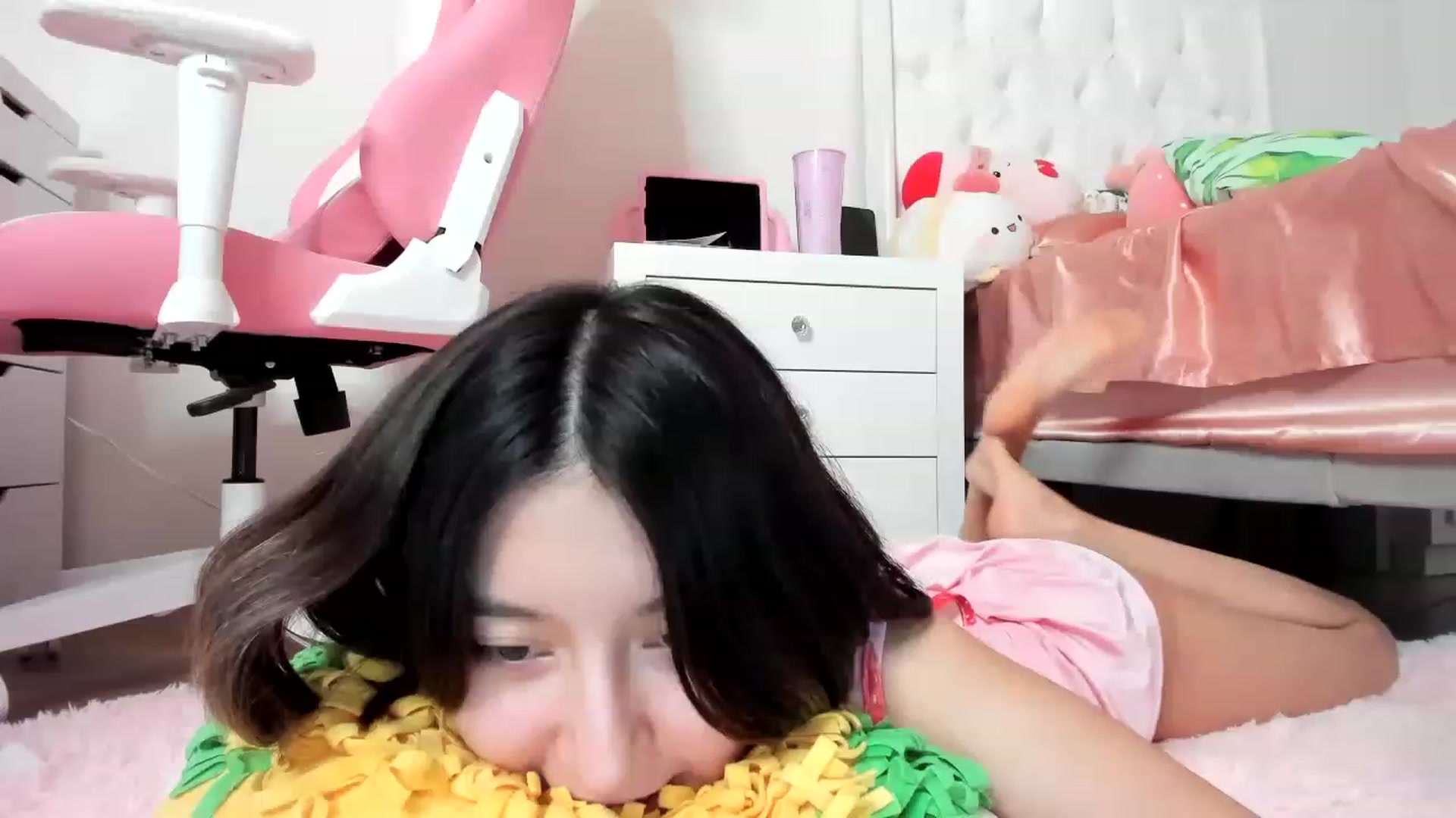 Gallery image thumbnail from Cherrycute666's myfreecams stream on, 04/17/2023, 06:15 image 3 of 20