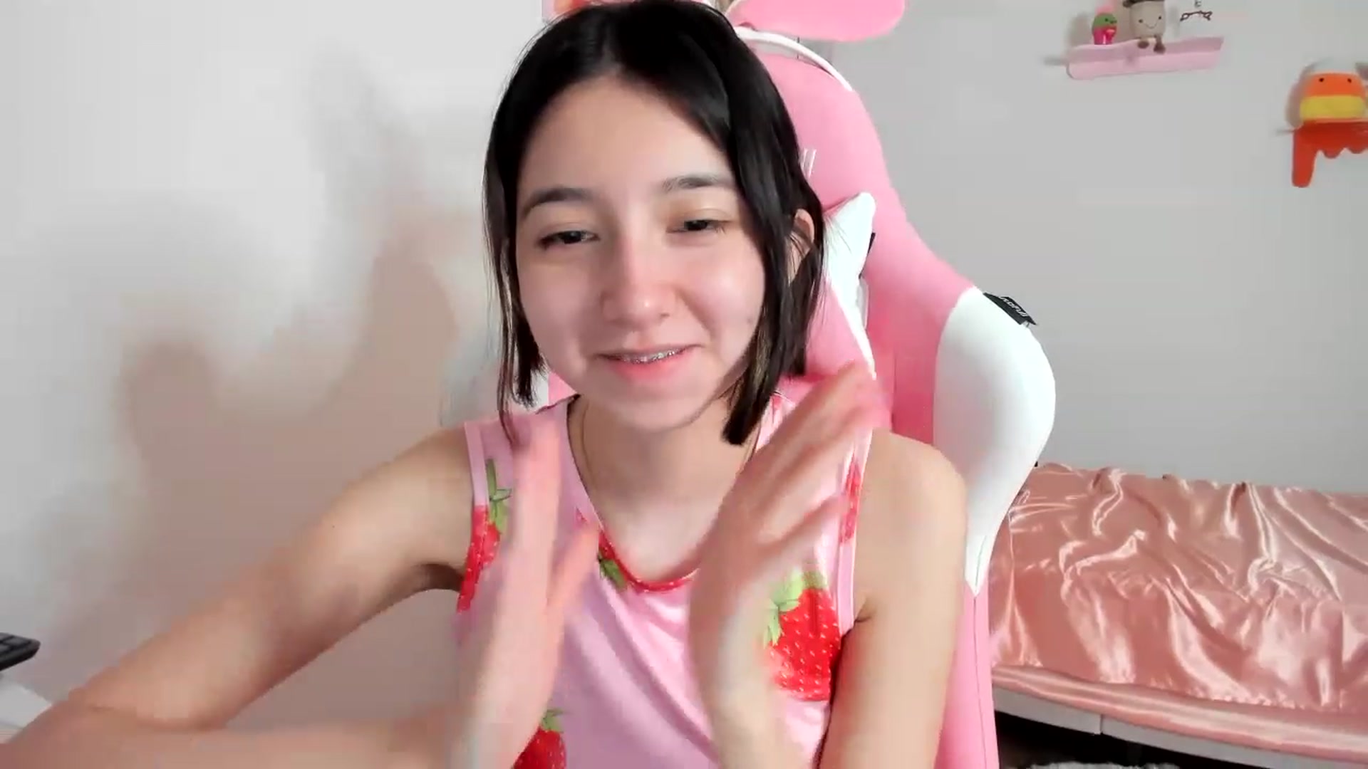 Gallery image thumbnail from Cherrycute666's myfreecams stream on, 04/17/2023, 06:15 image 18 of 20