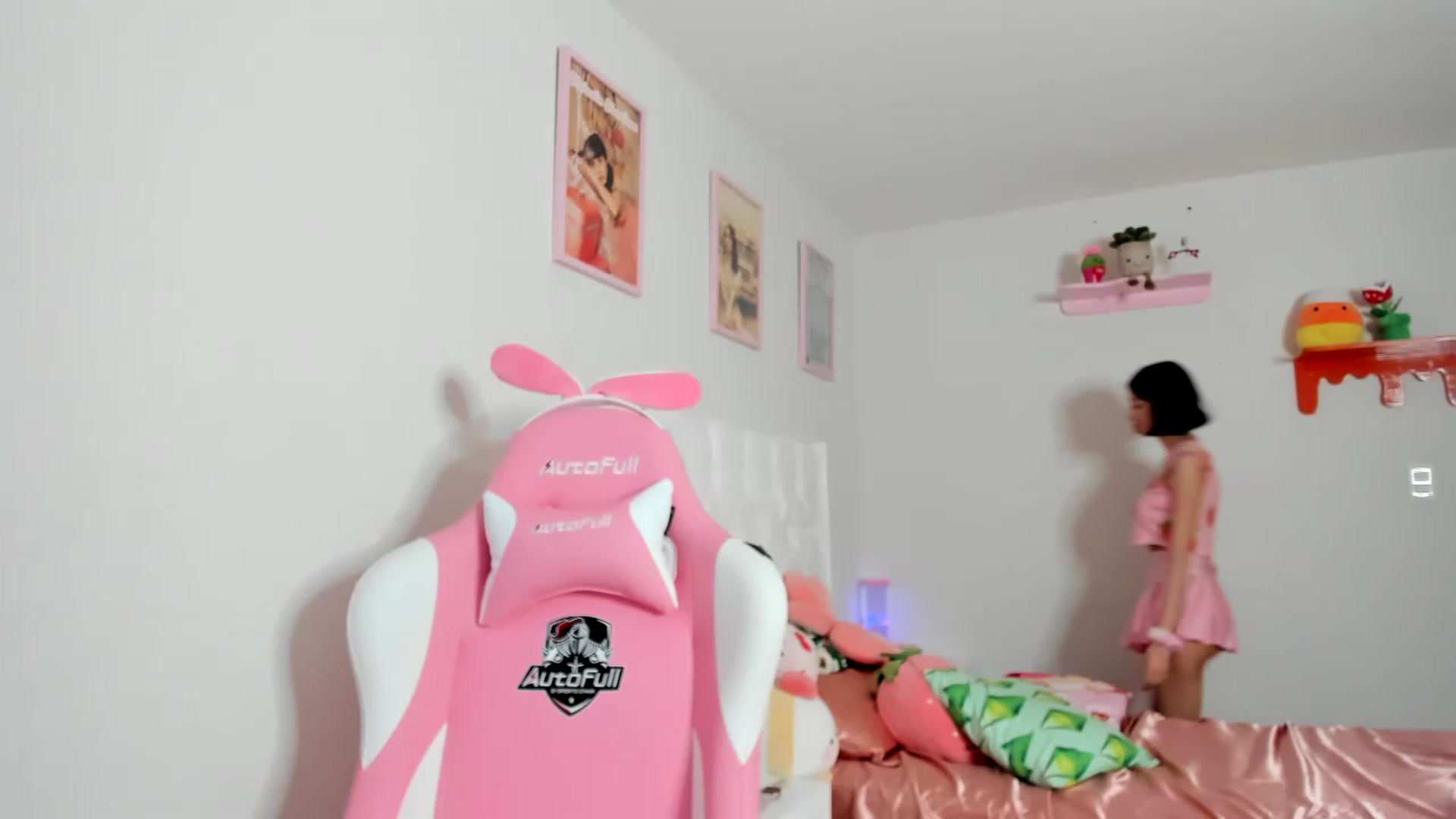 Gallery image thumbnail from Cherrycute666's myfreecams stream on, 04/17/2023, 06:15 image 4 of 20