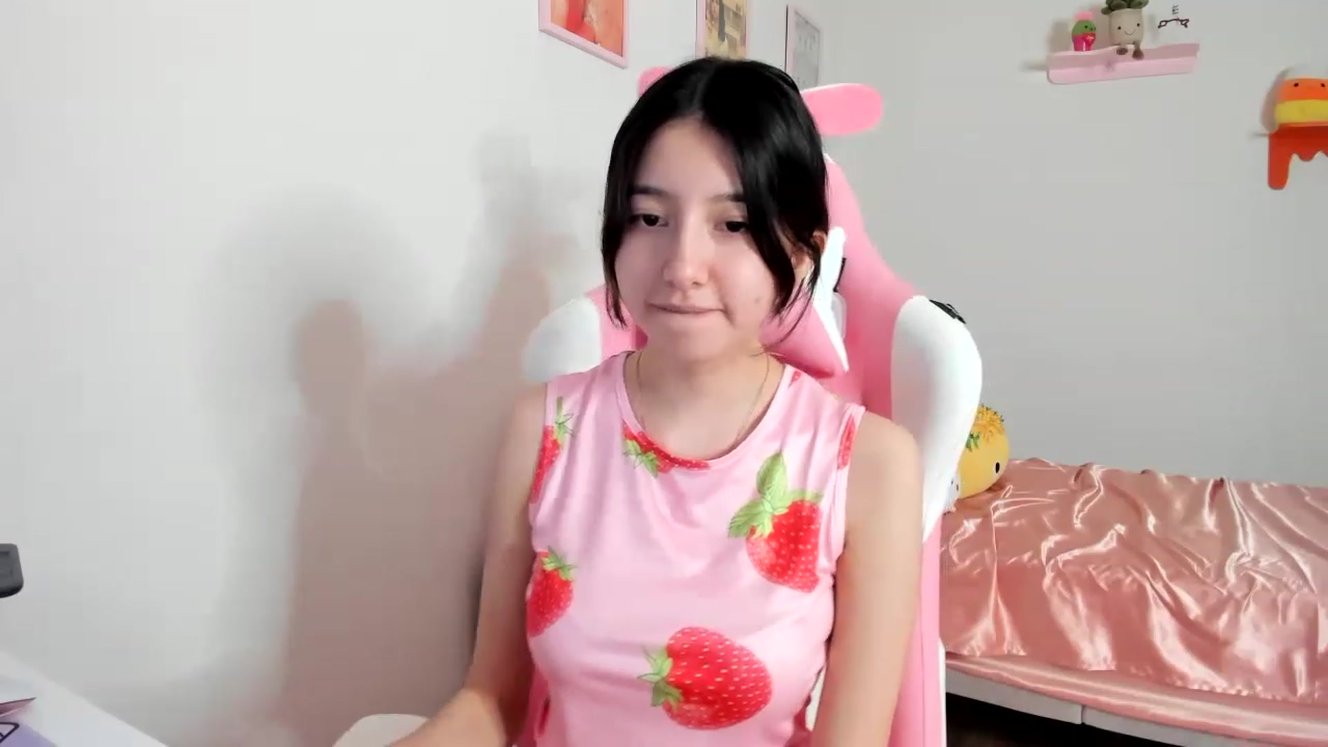 Gallery image thumbnail from Cherrycute666's myfreecams stream on, 04/17/2023, 06:15 image 10 of 20