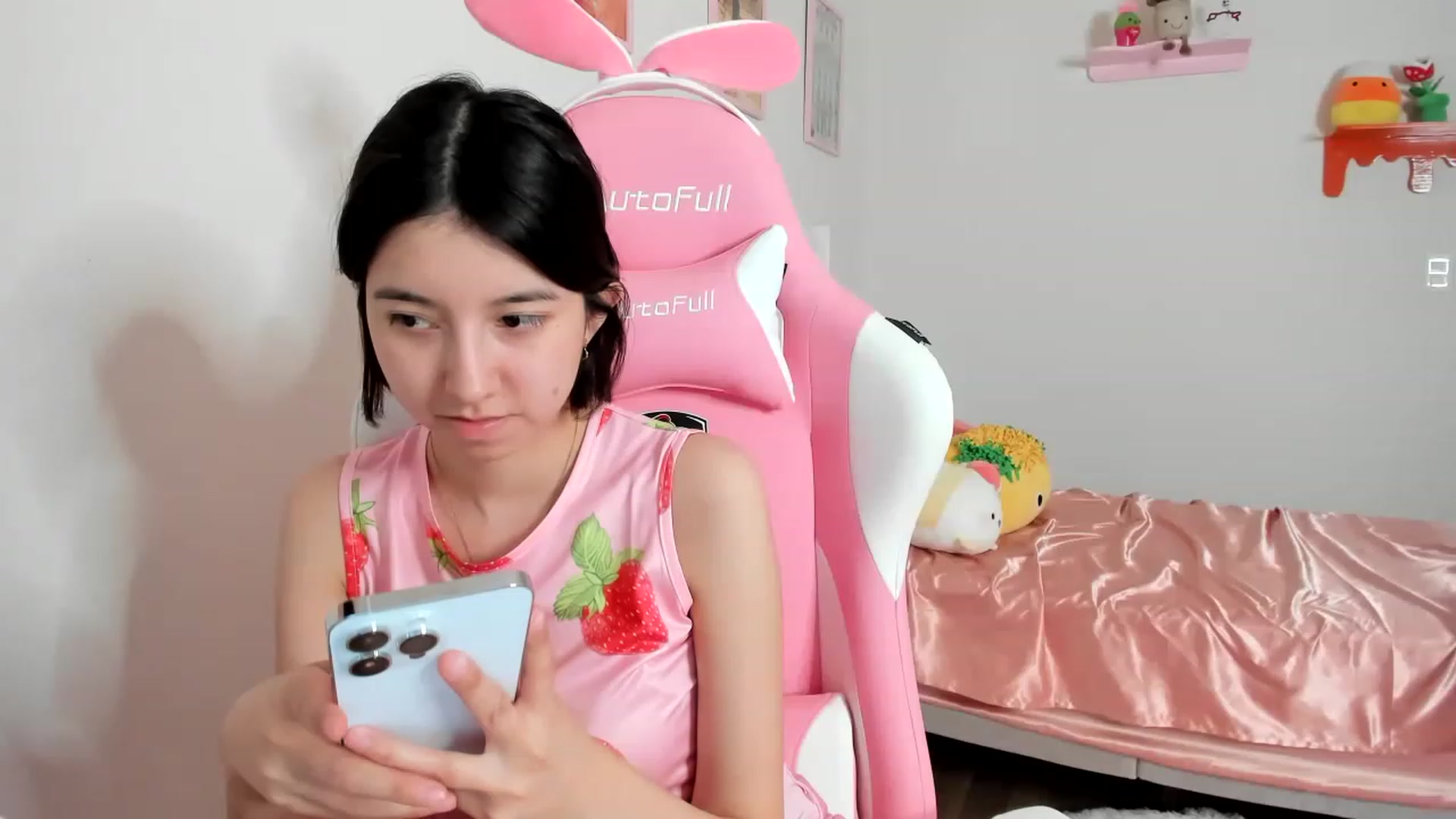 Gallery image thumbnail from Cherrycute666's myfreecams stream on, 04/17/2023, 07:02 image 12 of 20